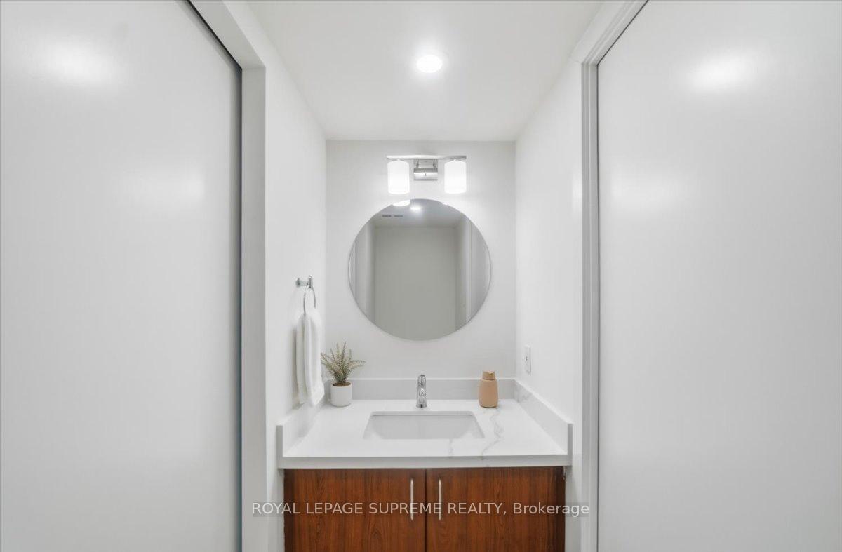 550 Queens Quay W 512