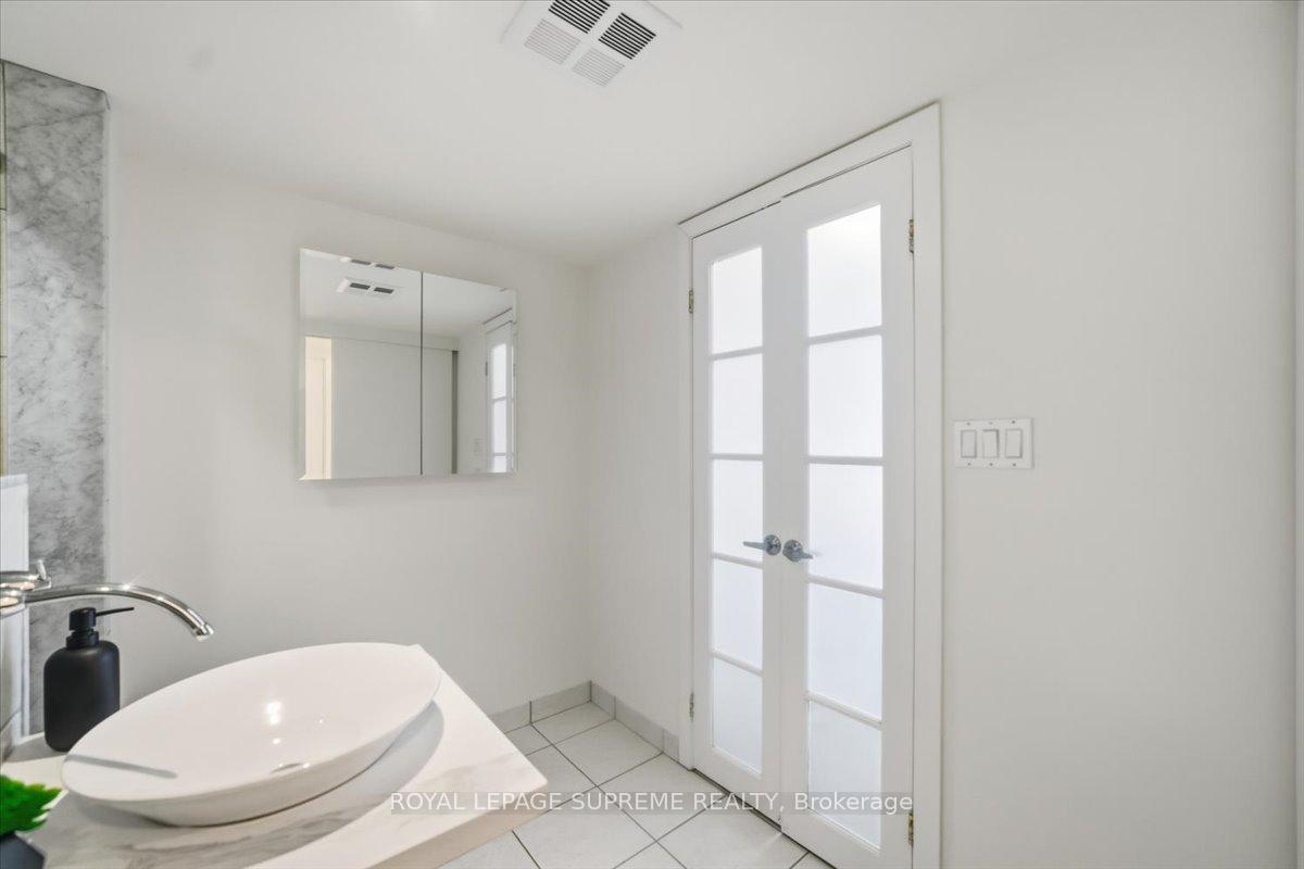 550 Queens Quay W 512