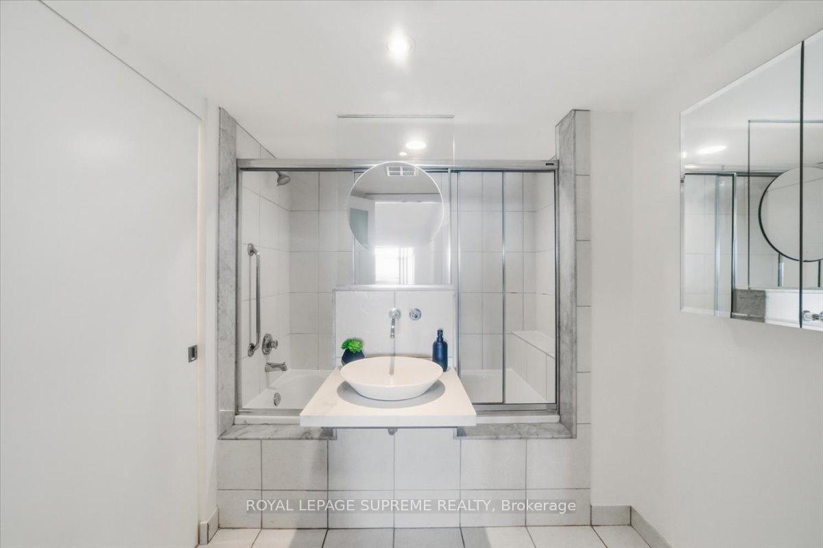 550 Queens Quay W 512