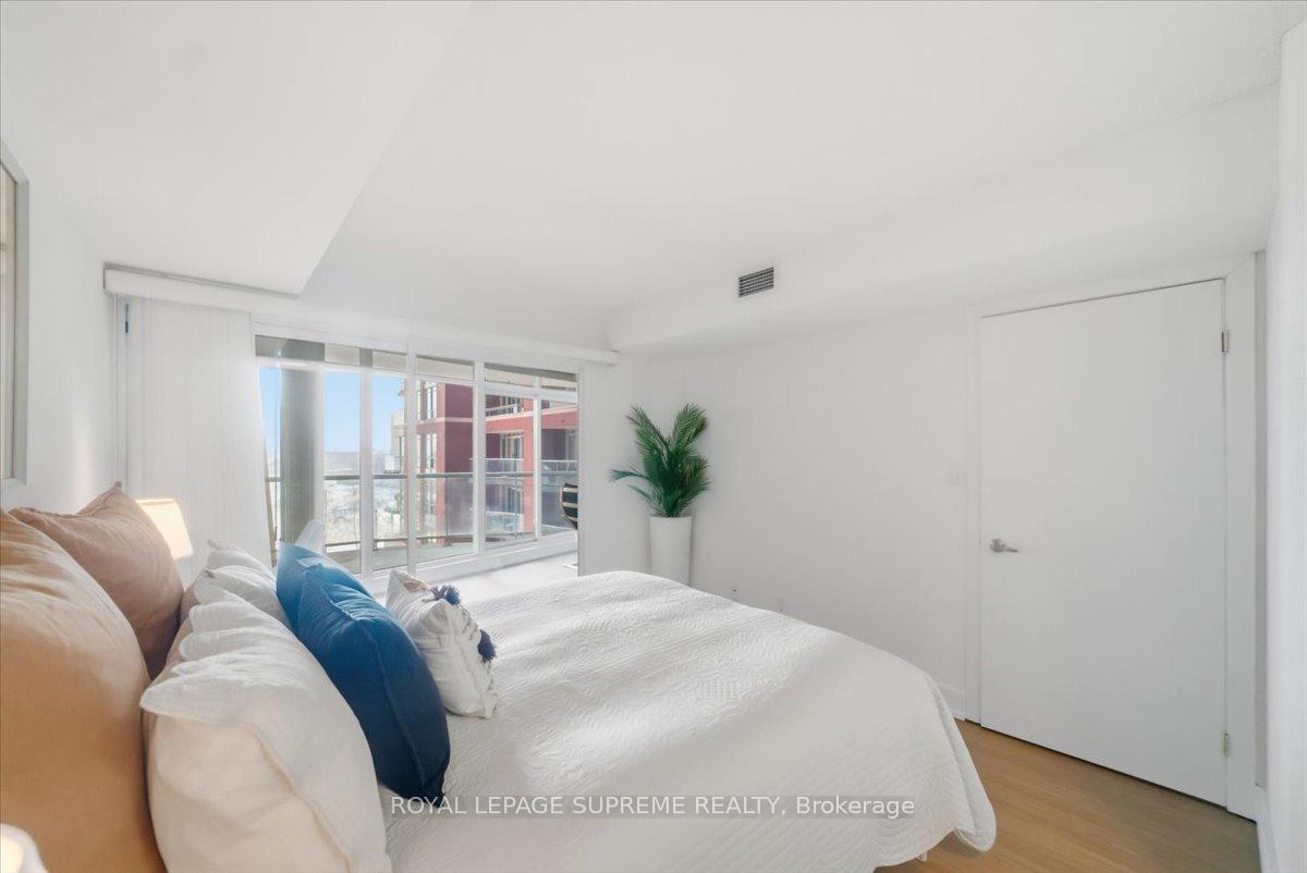 550 Queens Quay W 512