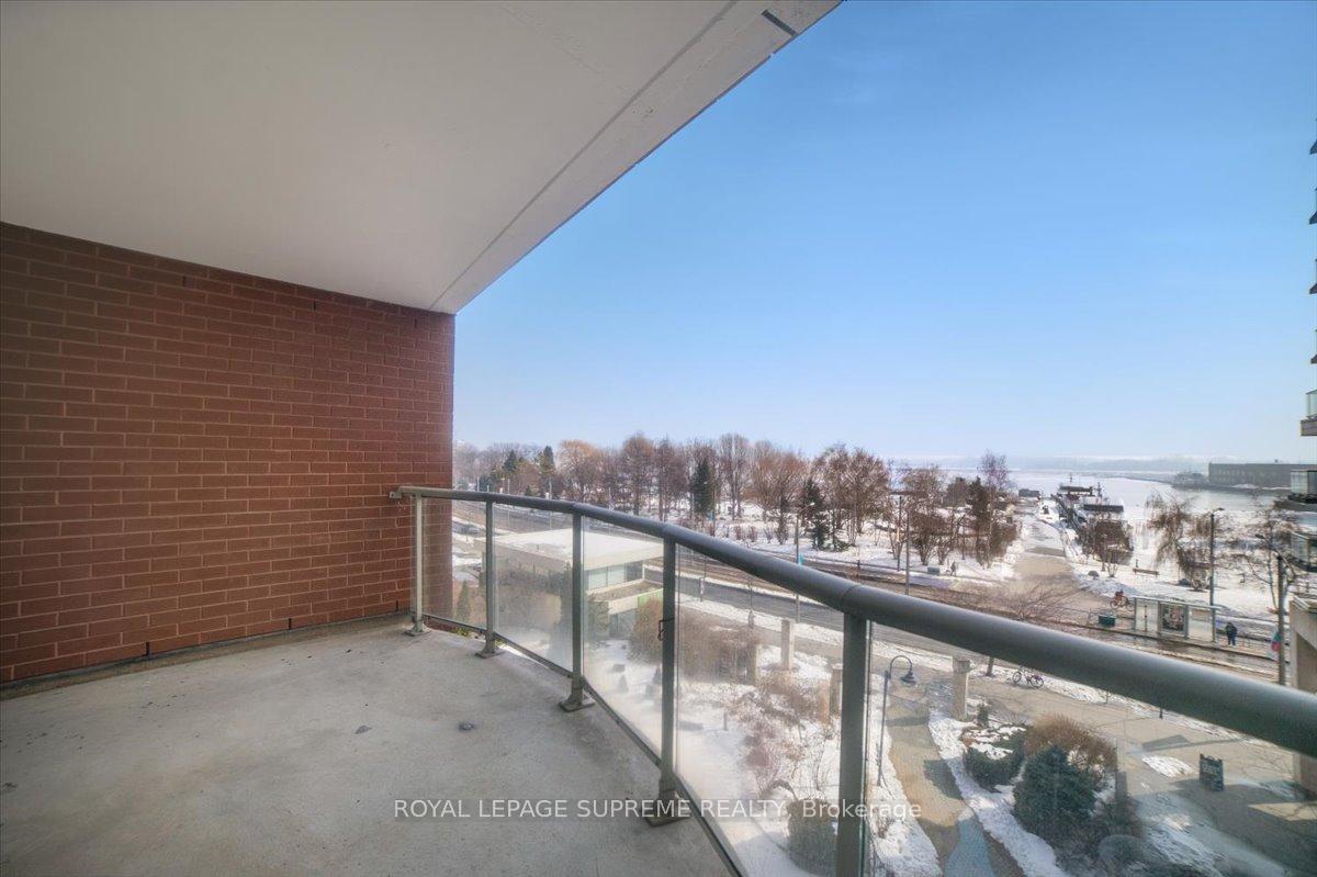 550 Queens Quay W 512