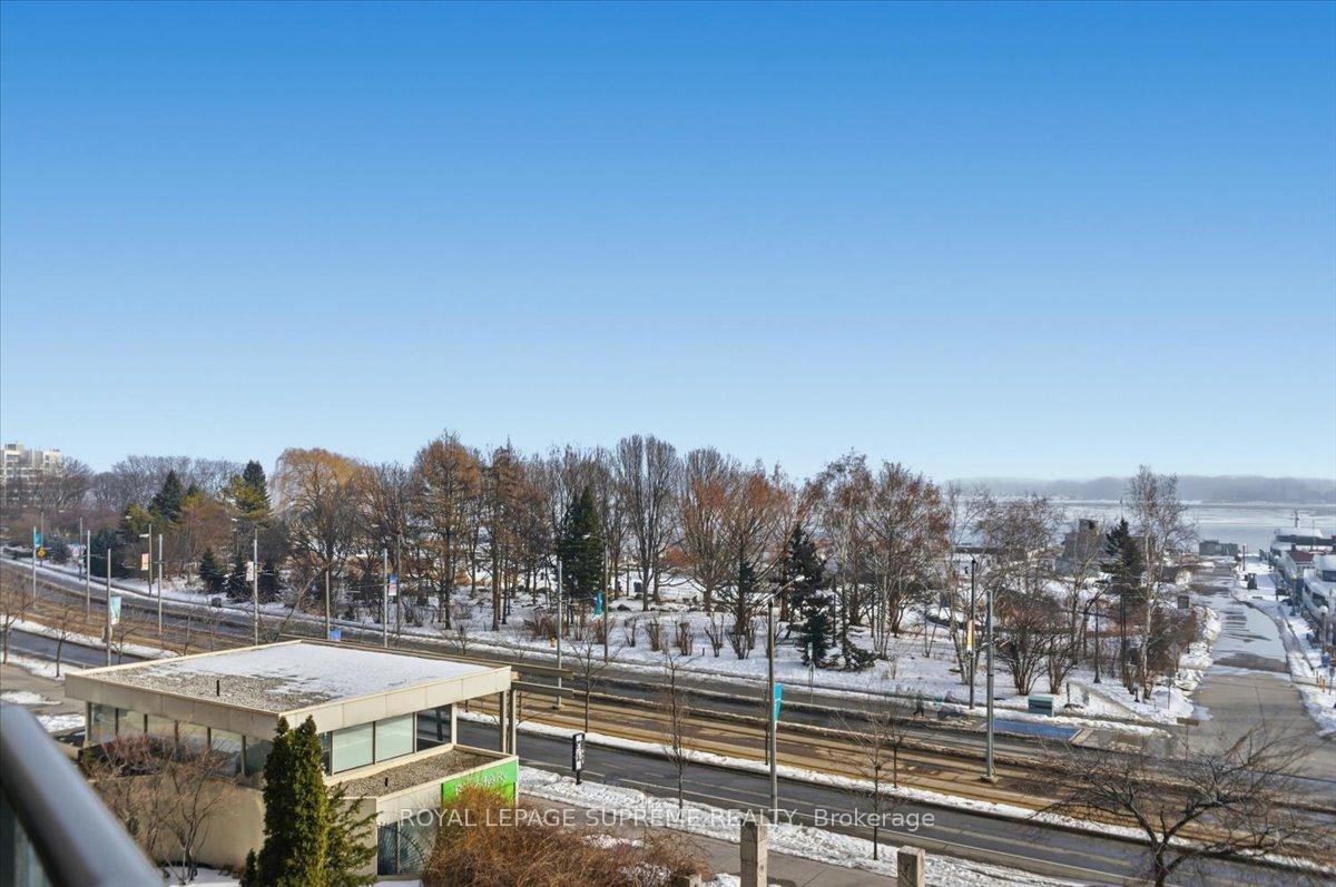 550 Queens Quay W 512