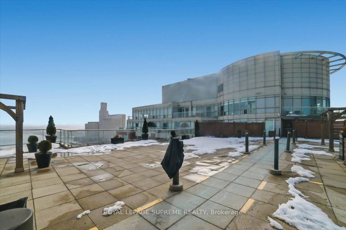 550 Queens Quay W 512