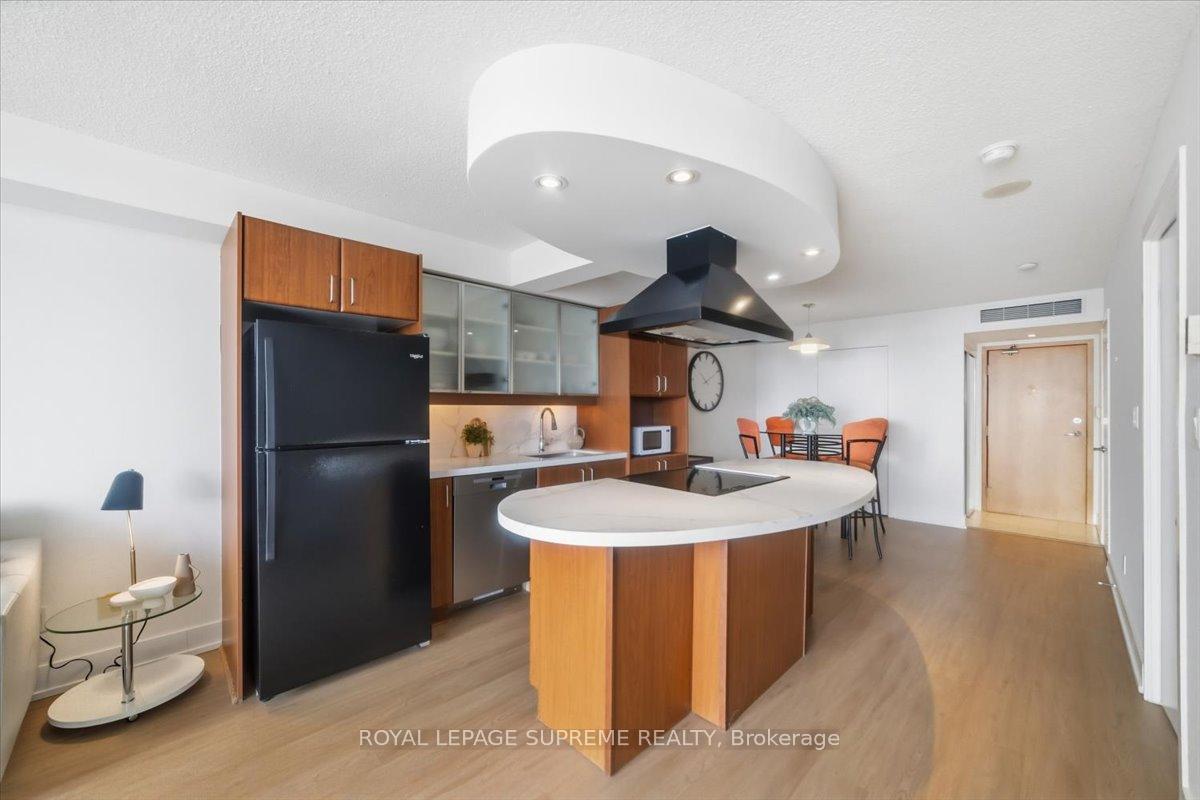 550 Queens Quay W 512