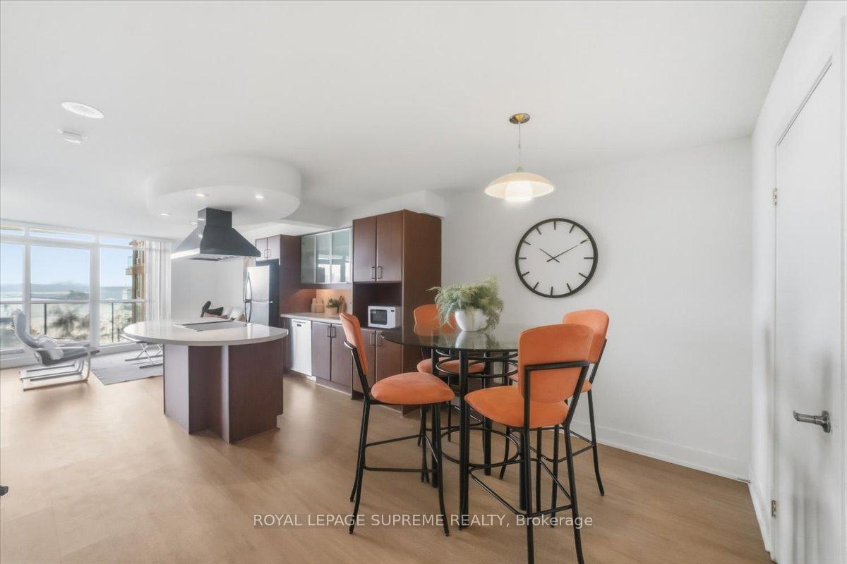 550 Queens Quay W 512