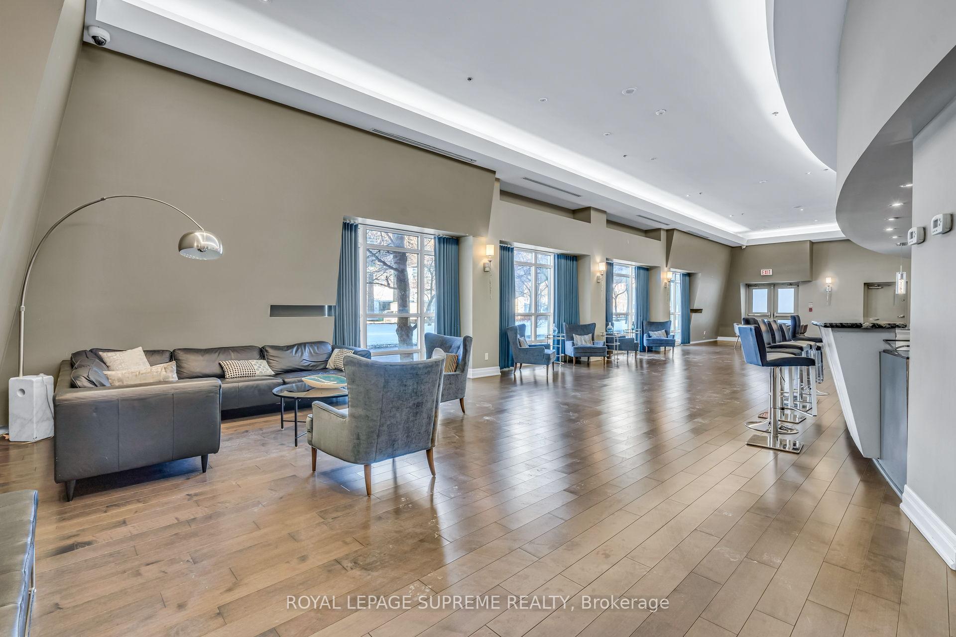 550 Queens Quay W 512