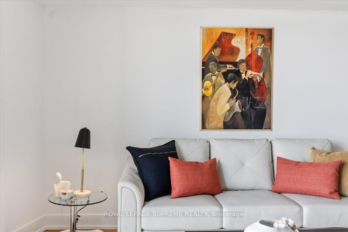 550 Queens Quay W 512