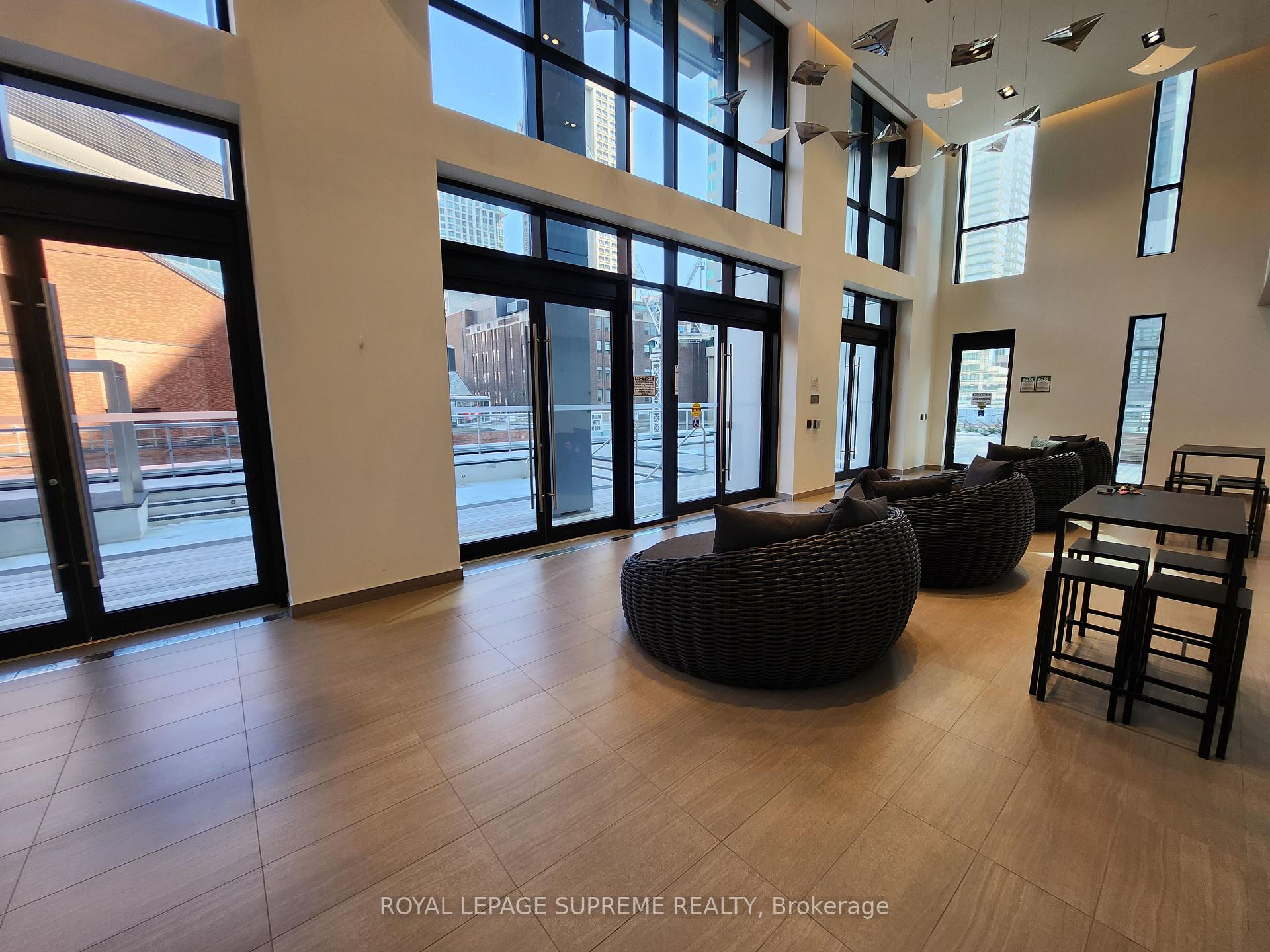 1 Yorkville Avenue 1004