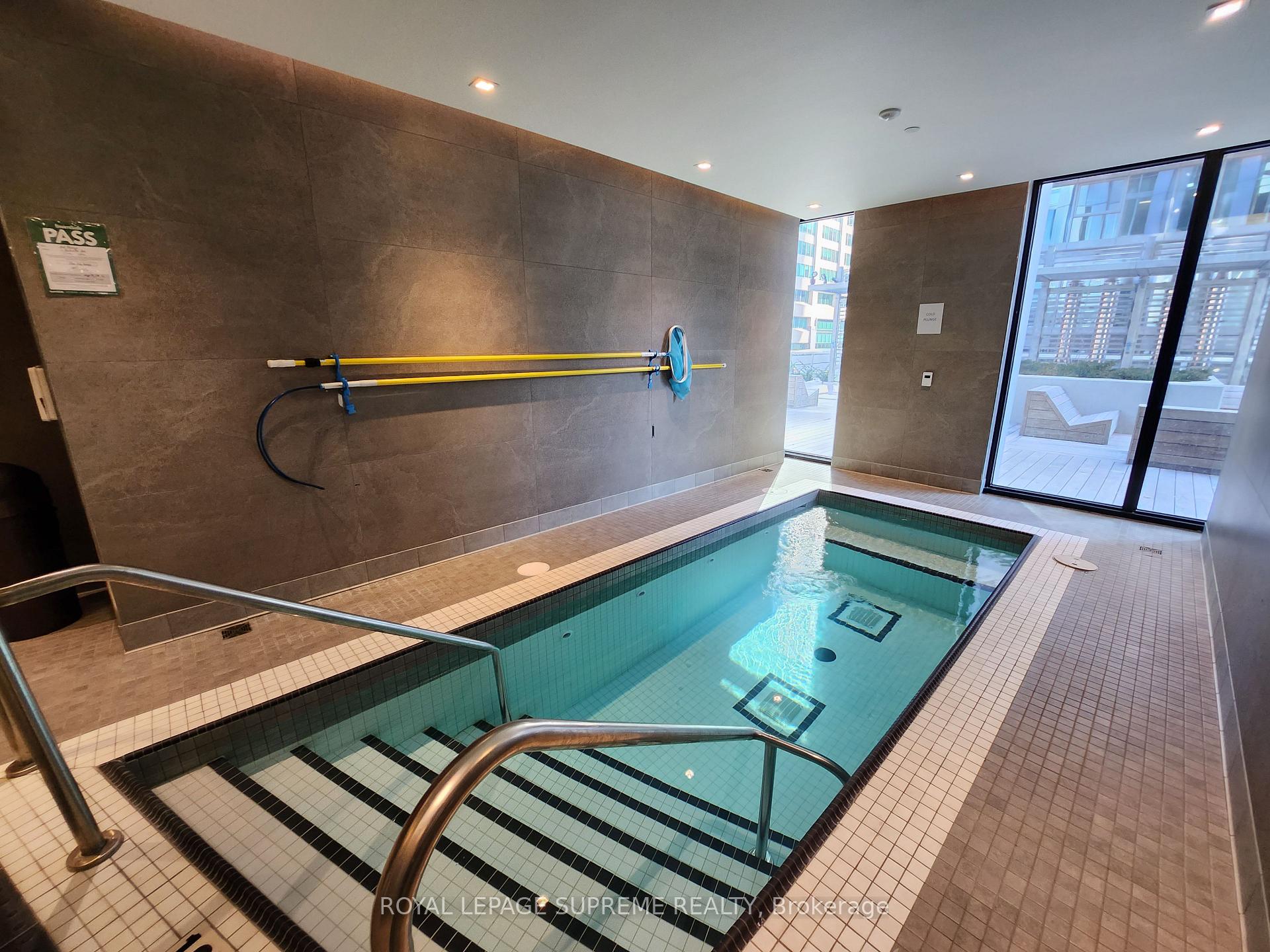 1 Yorkville Avenue 1004