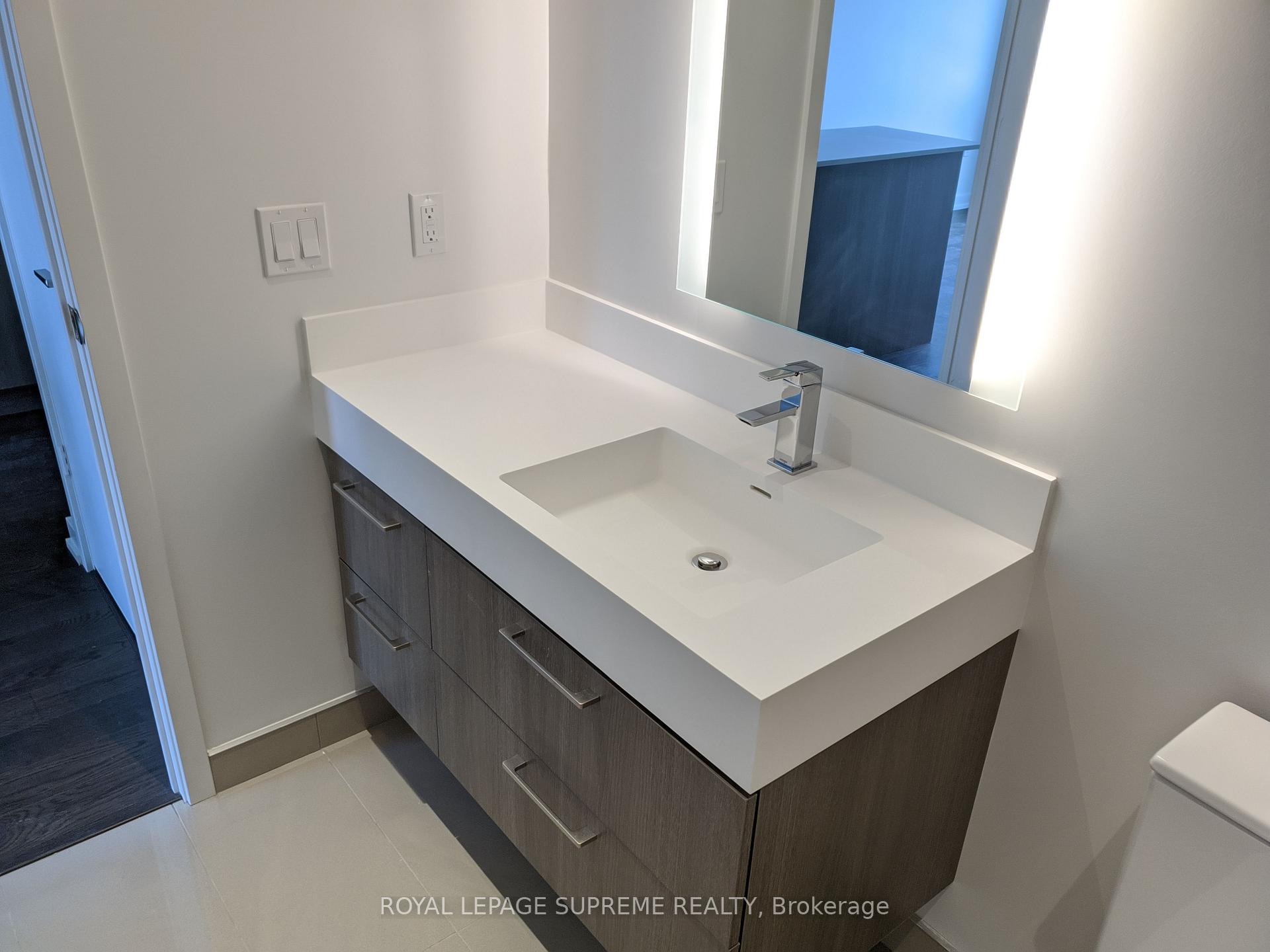 1 Yorkville Avenue 1004