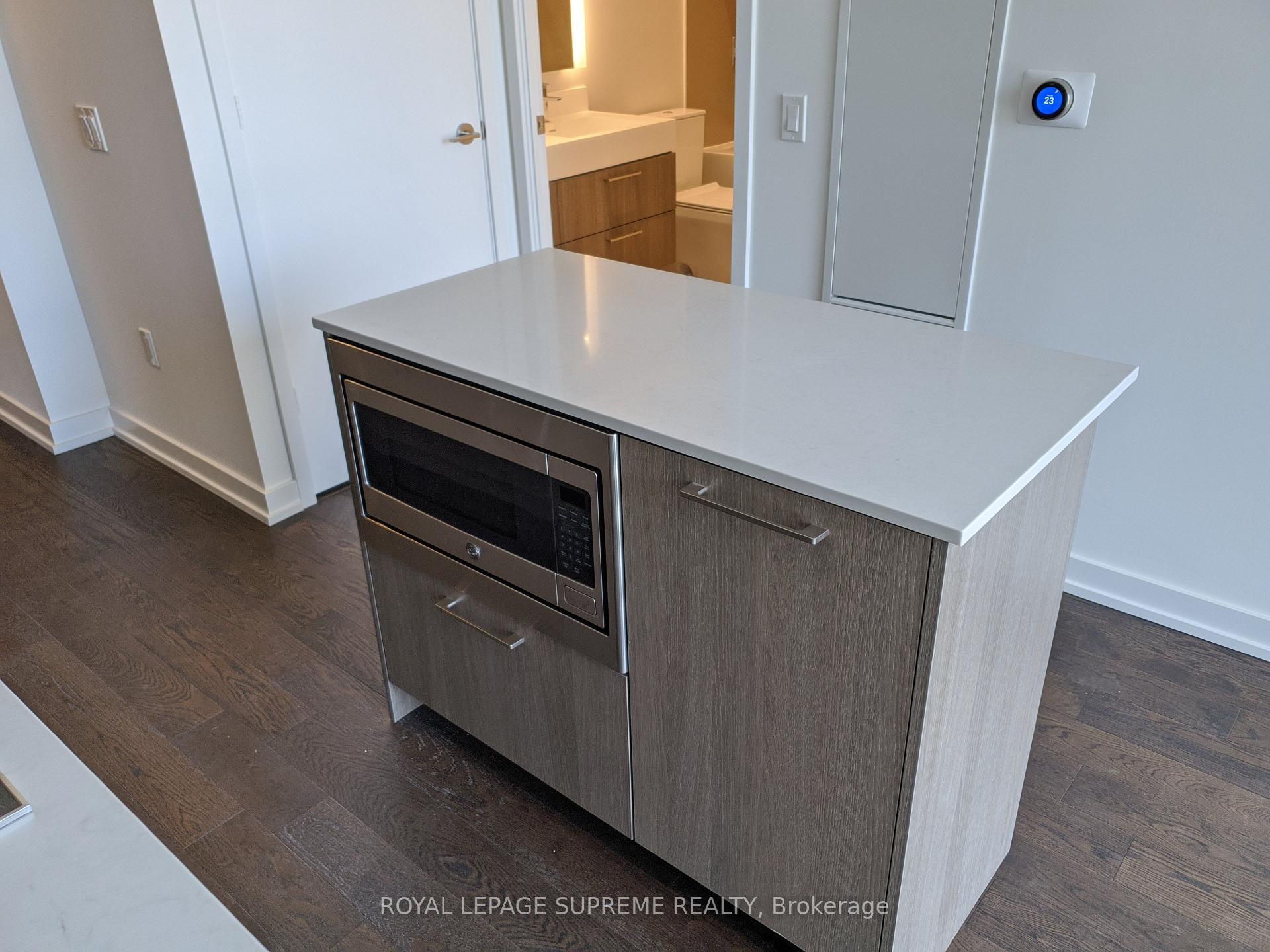 1 Yorkville Avenue 1004