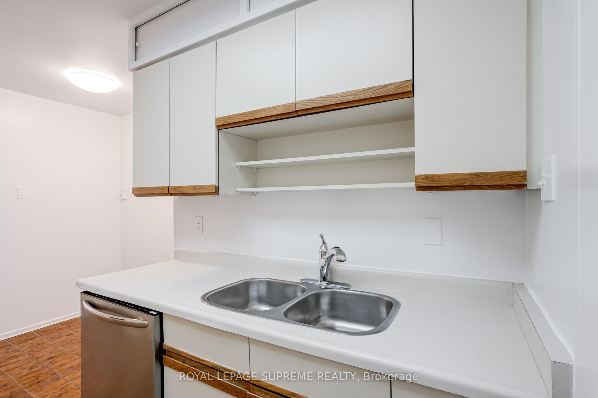 45 Carlton Street 1404