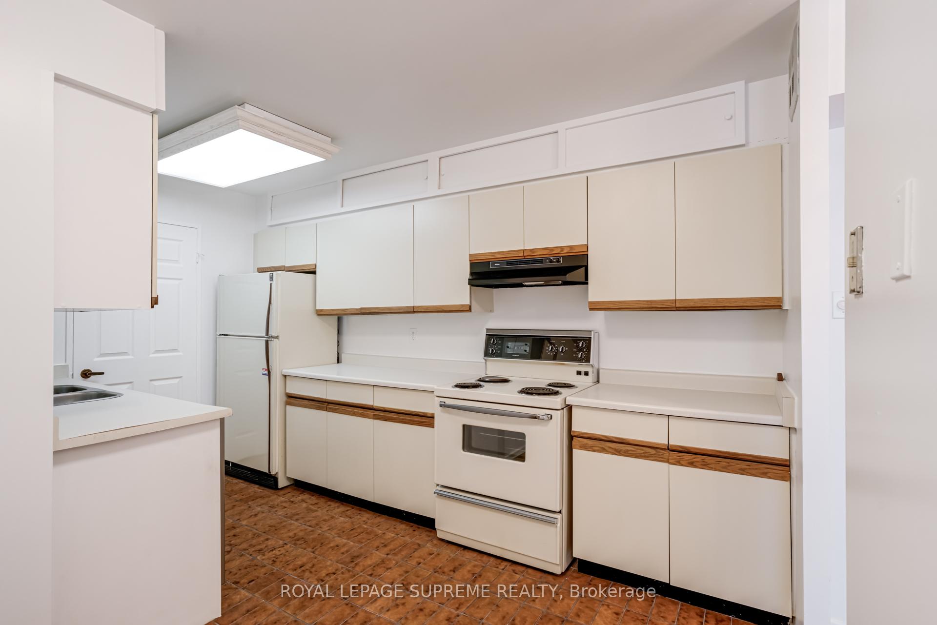 45 Carlton Street 1404