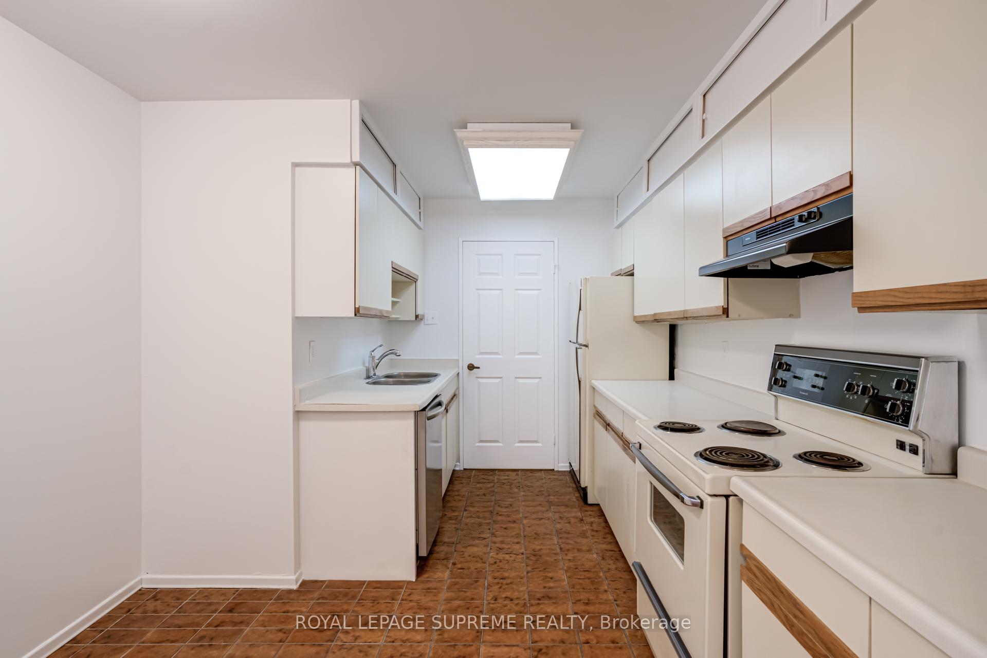 45 Carlton Street 1404