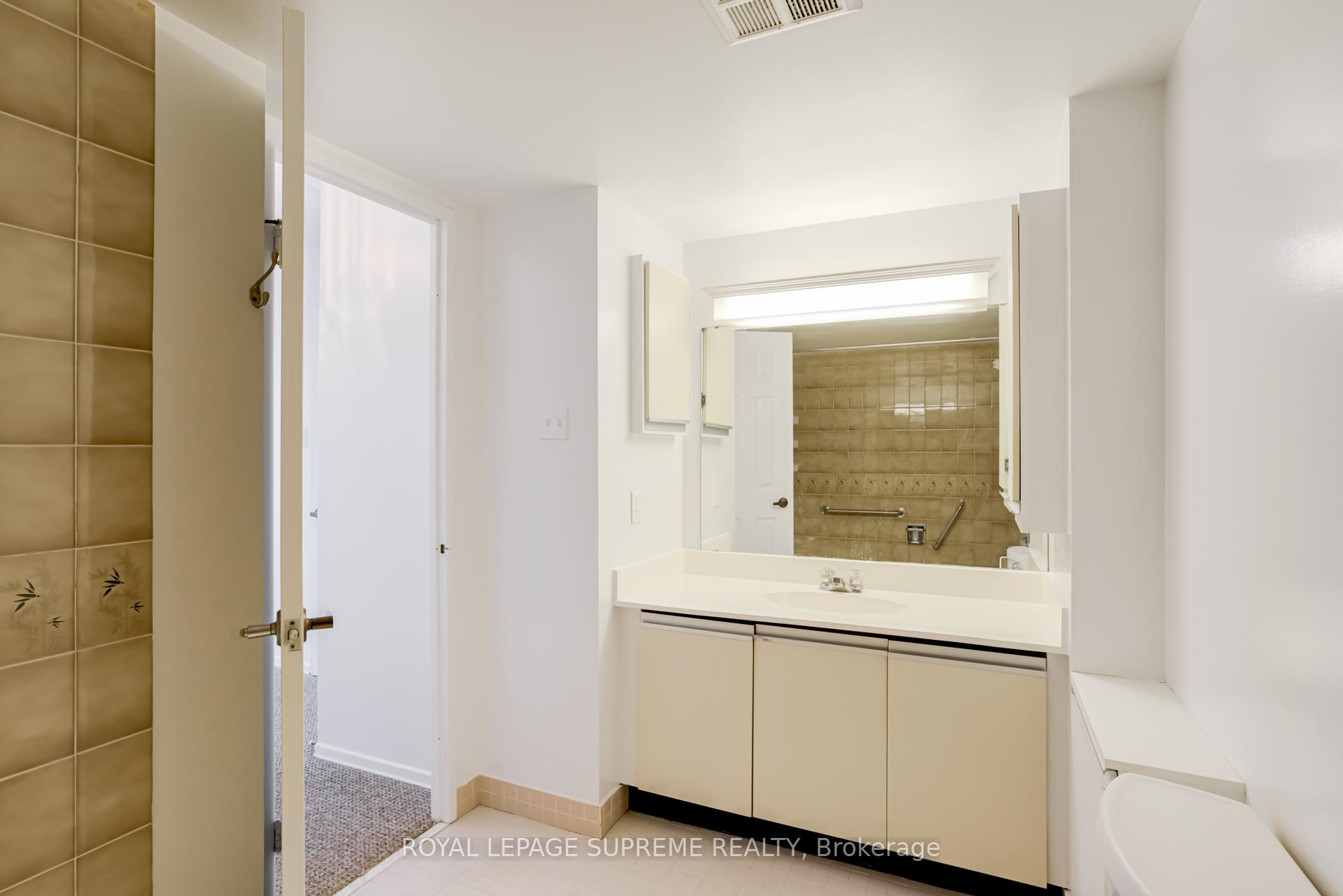 45 Carlton Street 1404