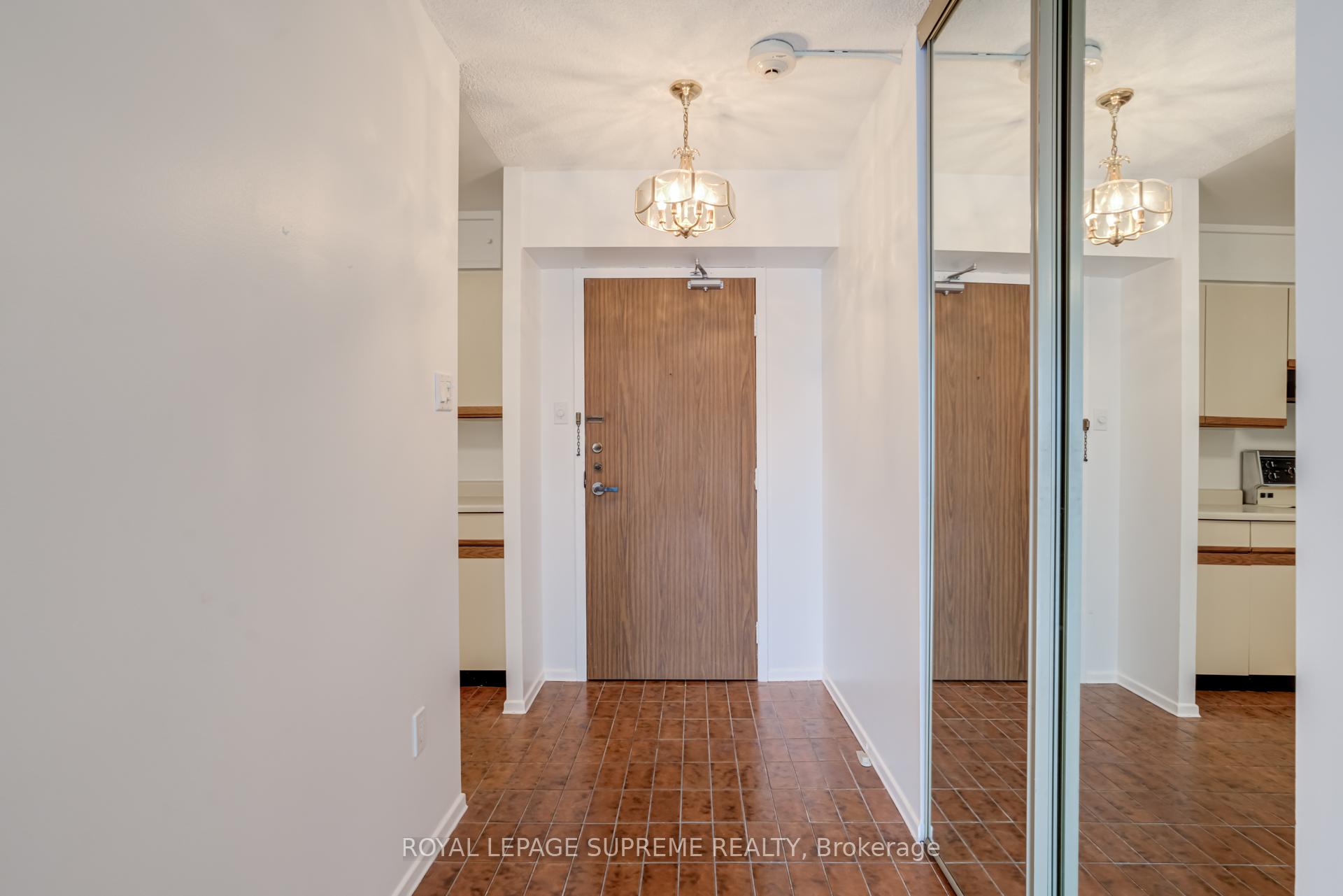 45 Carlton Street 1404