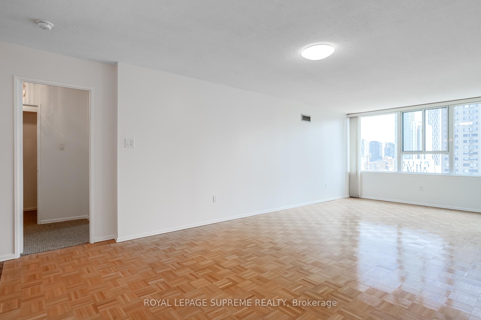 45 Carlton Street 1404