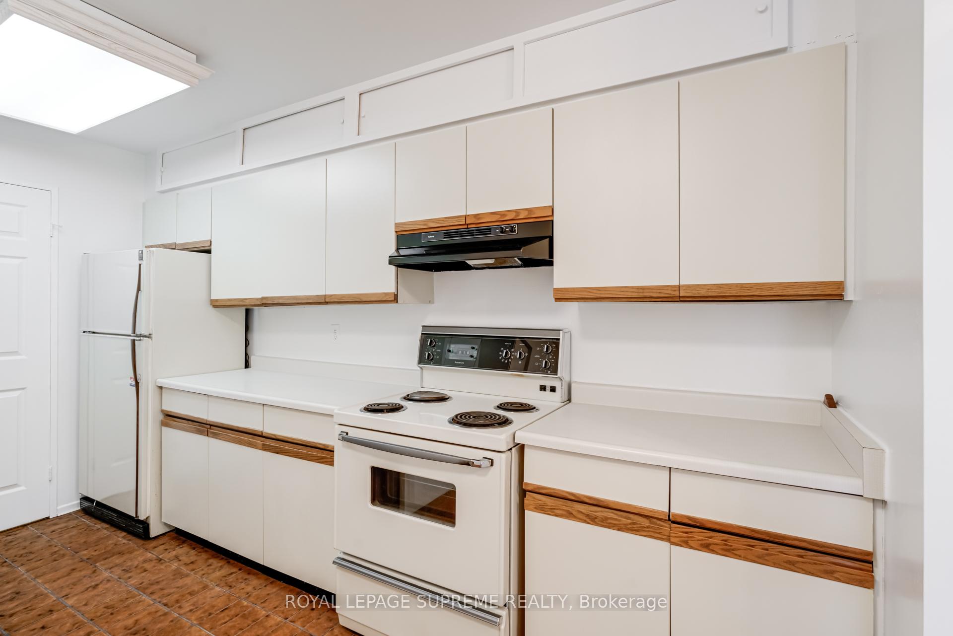 45 Carlton Street 1404