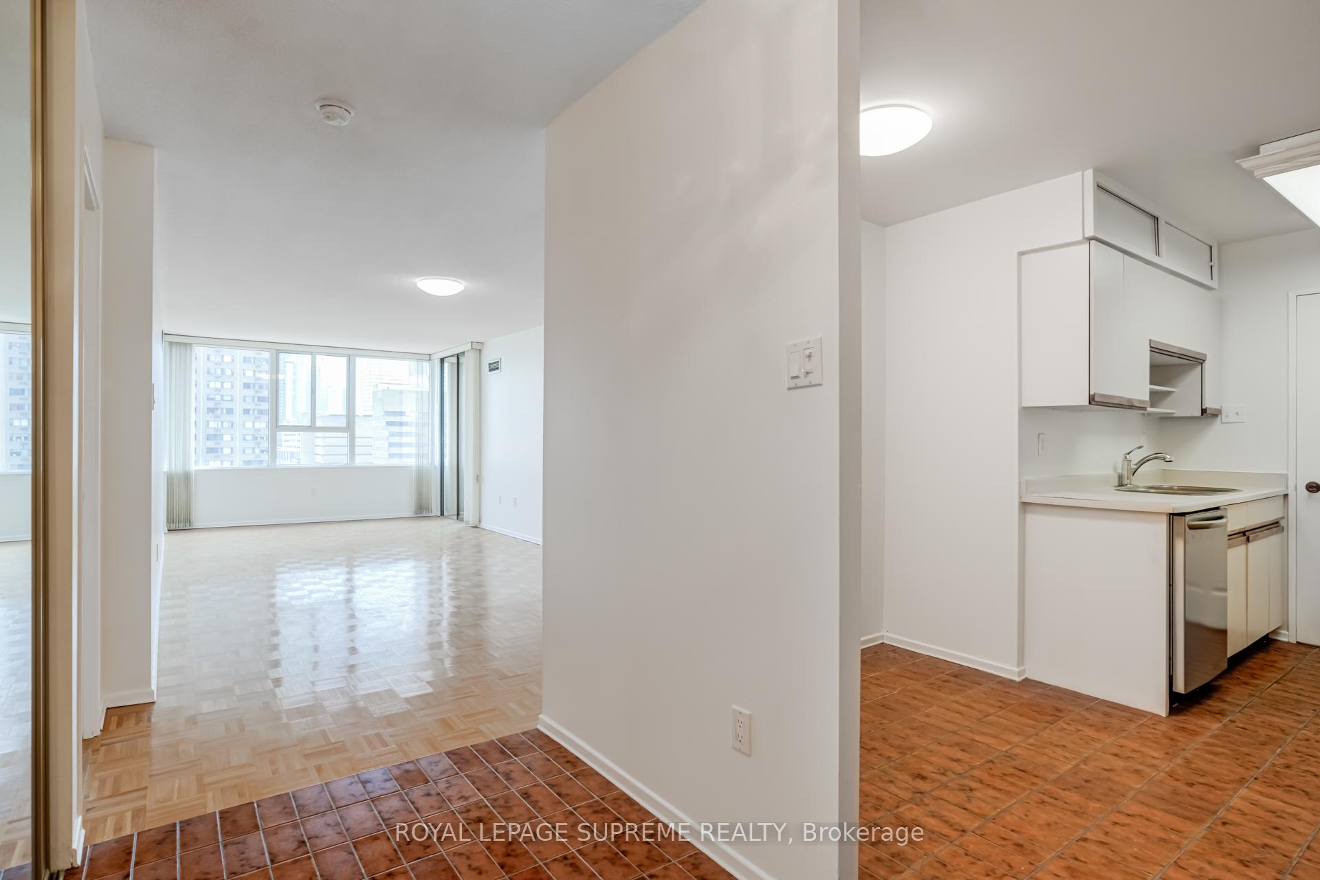 45 Carlton Street 1404