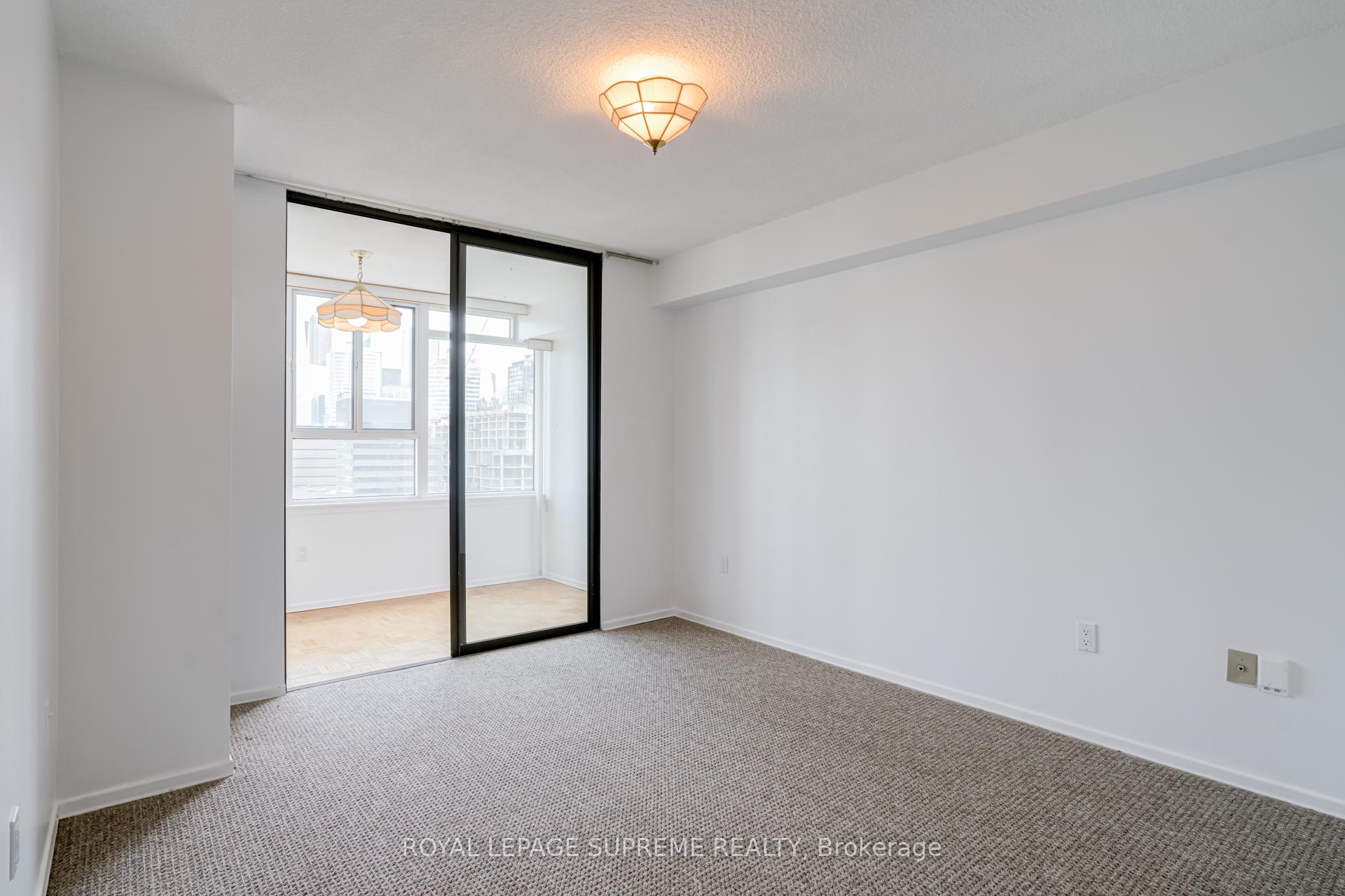 45 Carlton Street 1404