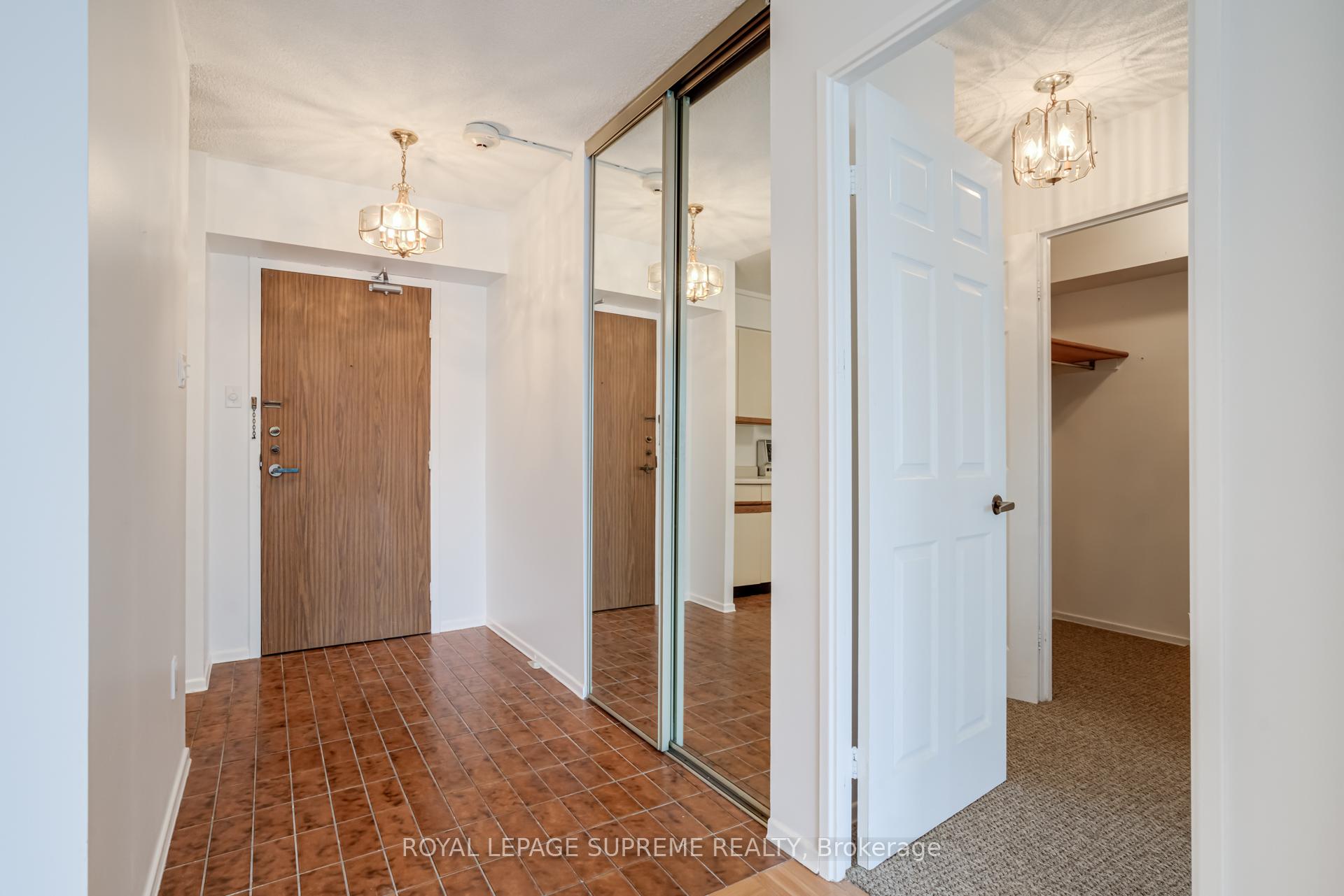 45 Carlton Street 1404