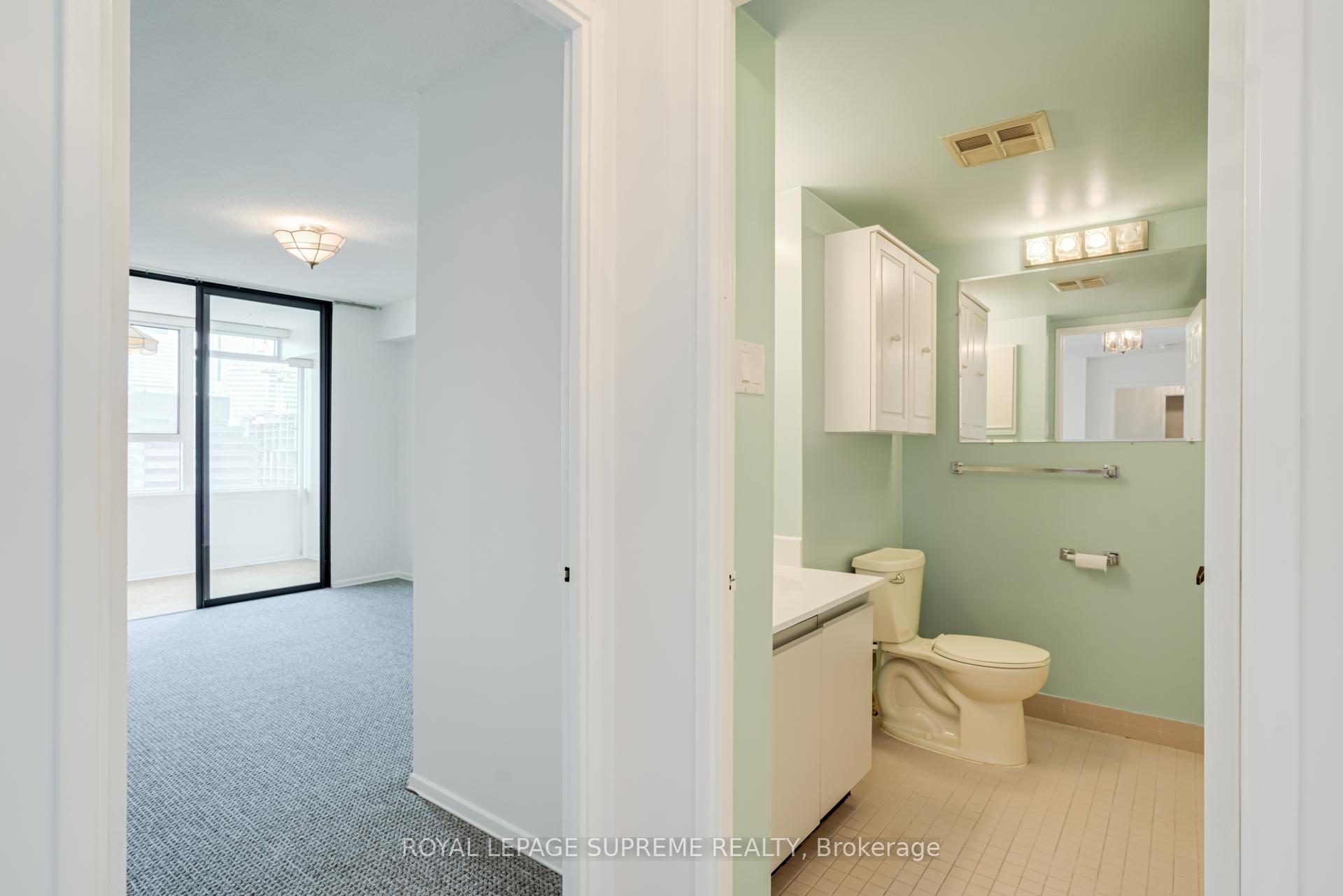 45 Carlton Street 1404