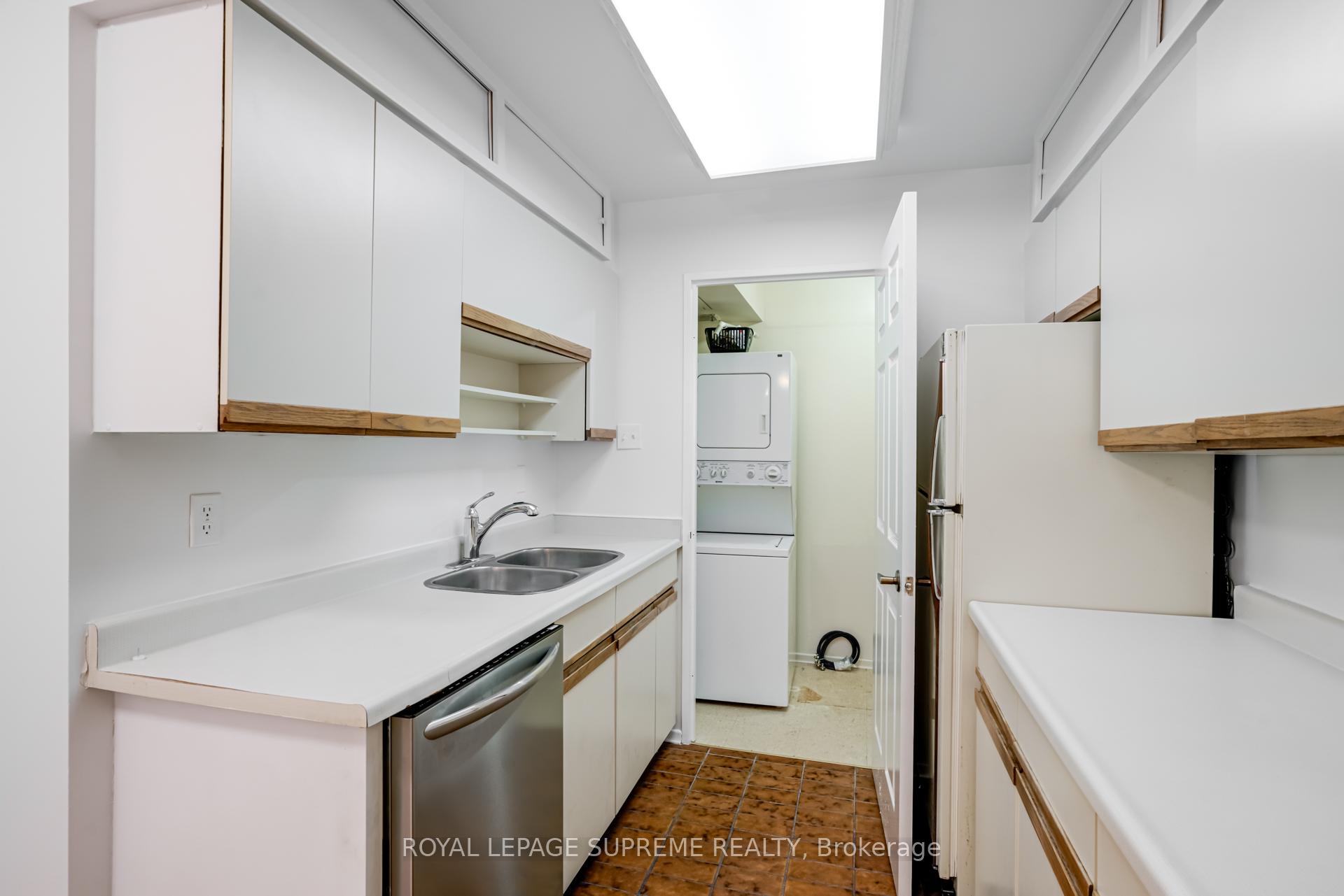 45 Carlton Street 1404