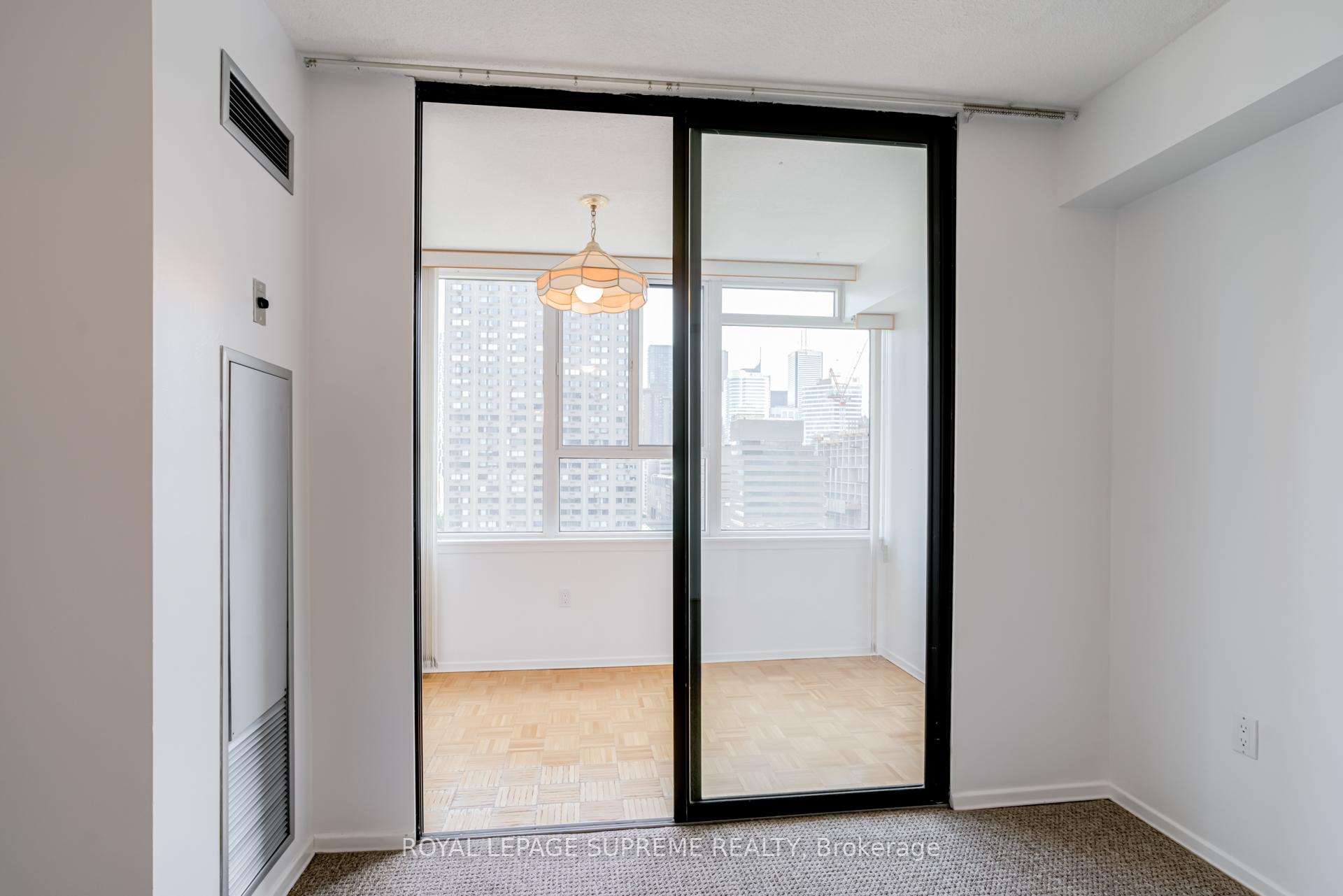 45 Carlton Street 1404