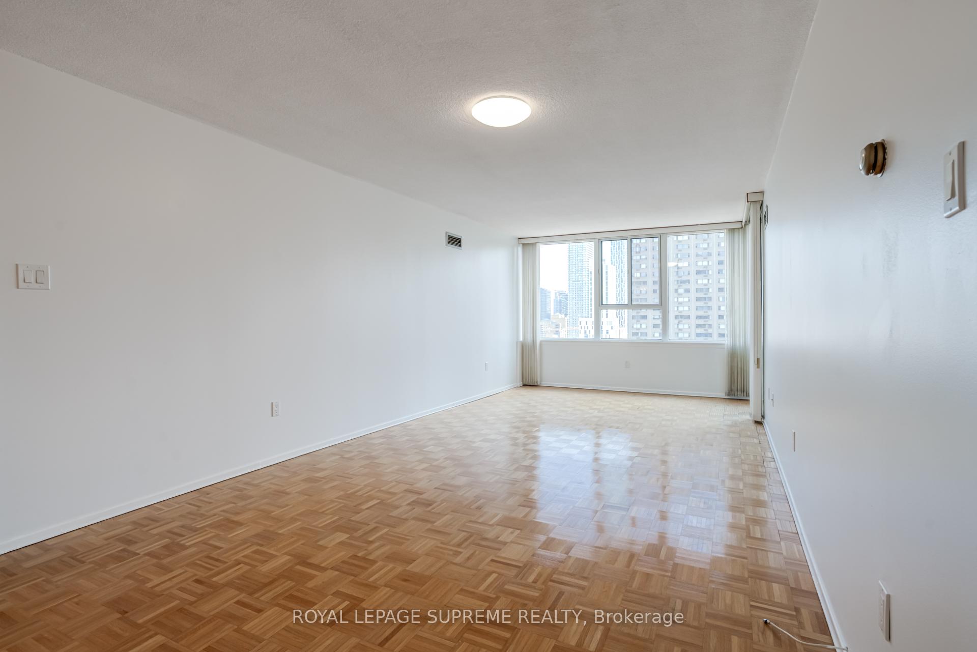 45 Carlton Street 1404