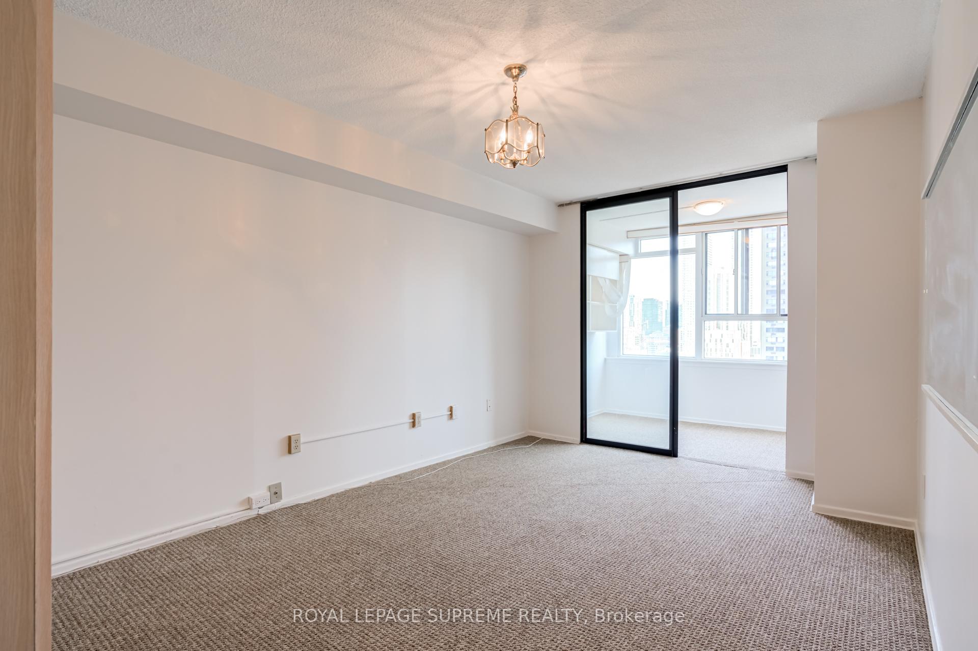 45 Carlton Street 1404