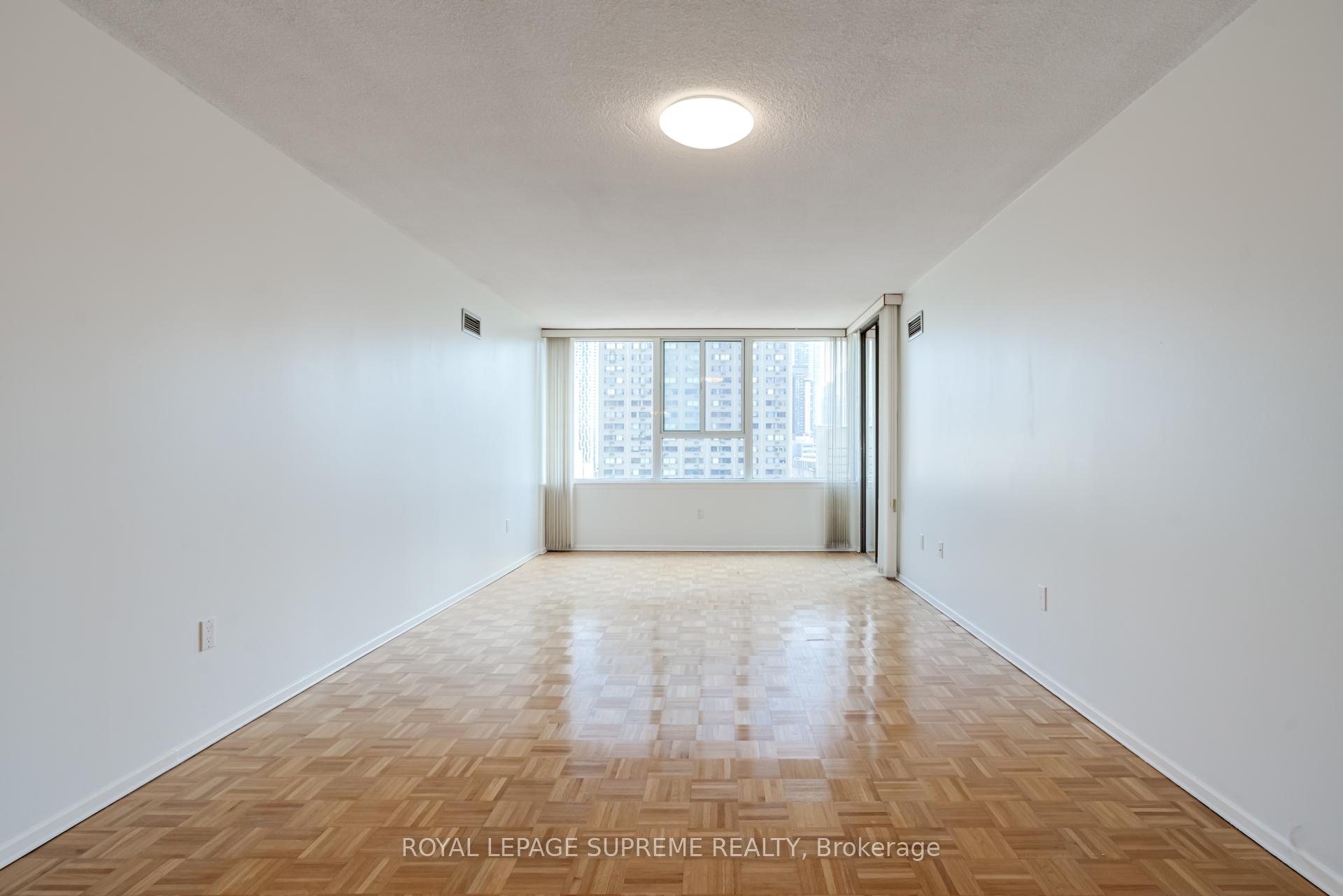 45 Carlton Street 1404