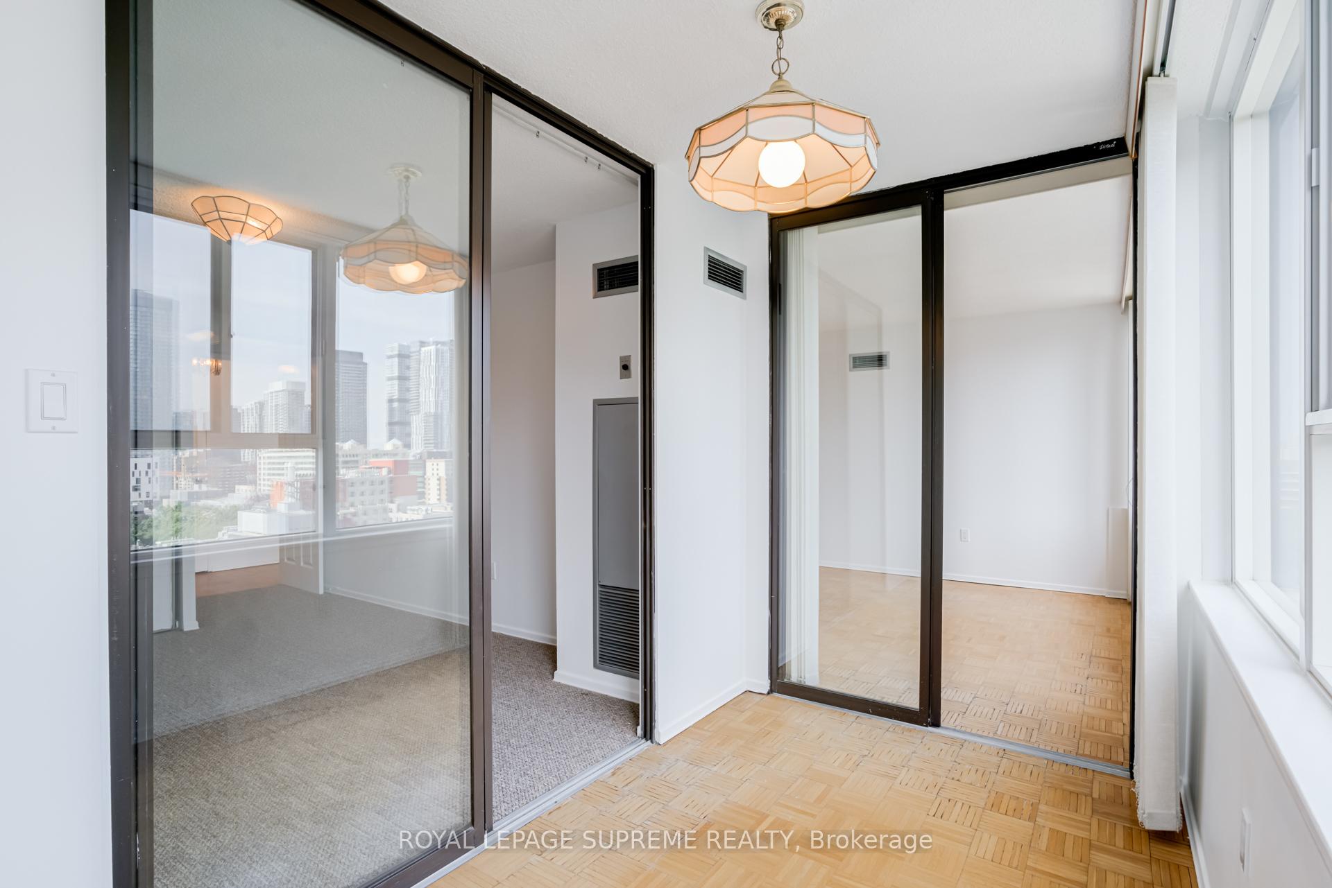 45 Carlton Street 1404