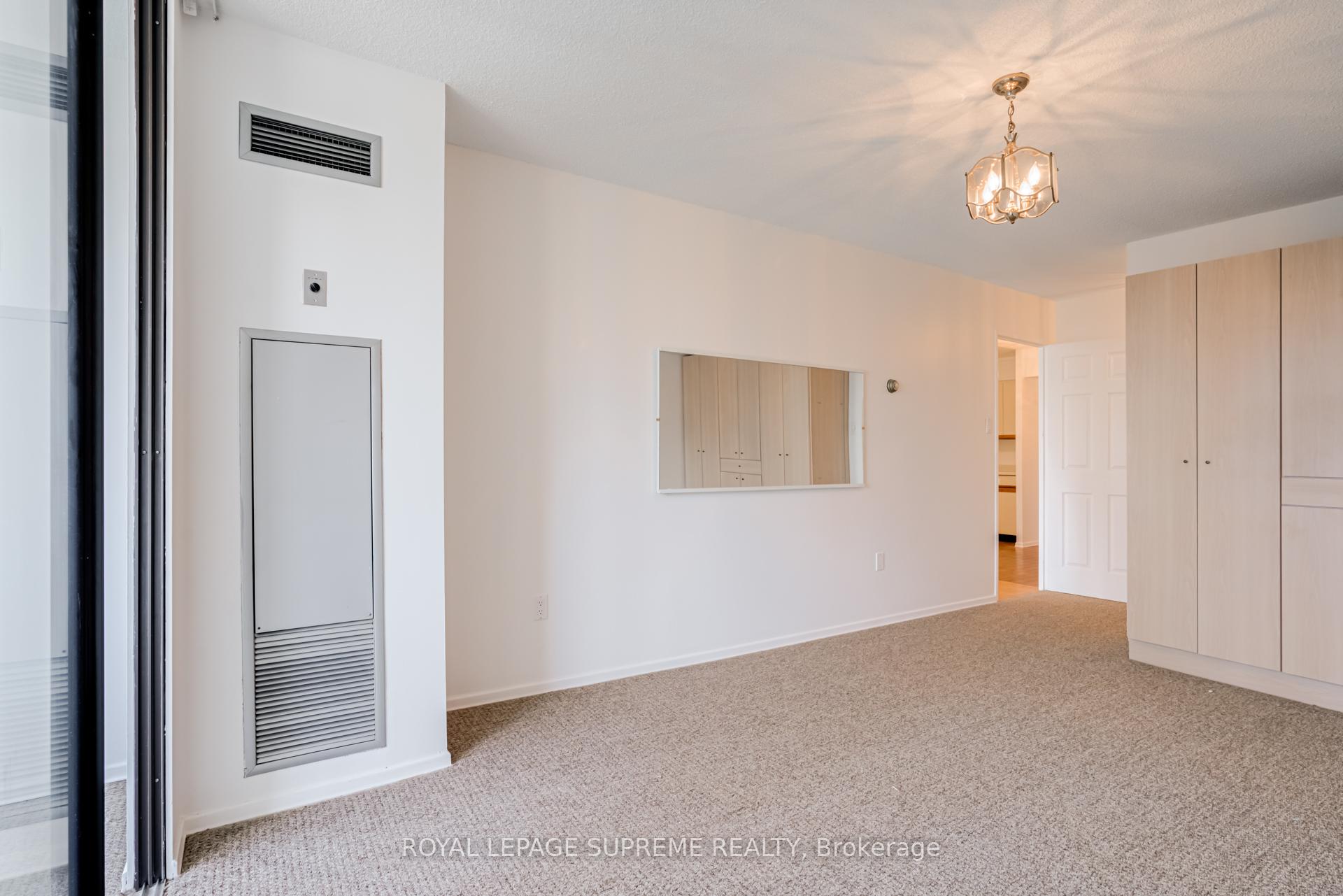 45 Carlton Street 1404