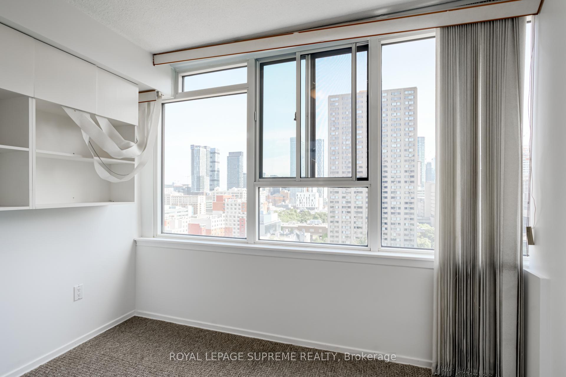 45 Carlton Street 1404