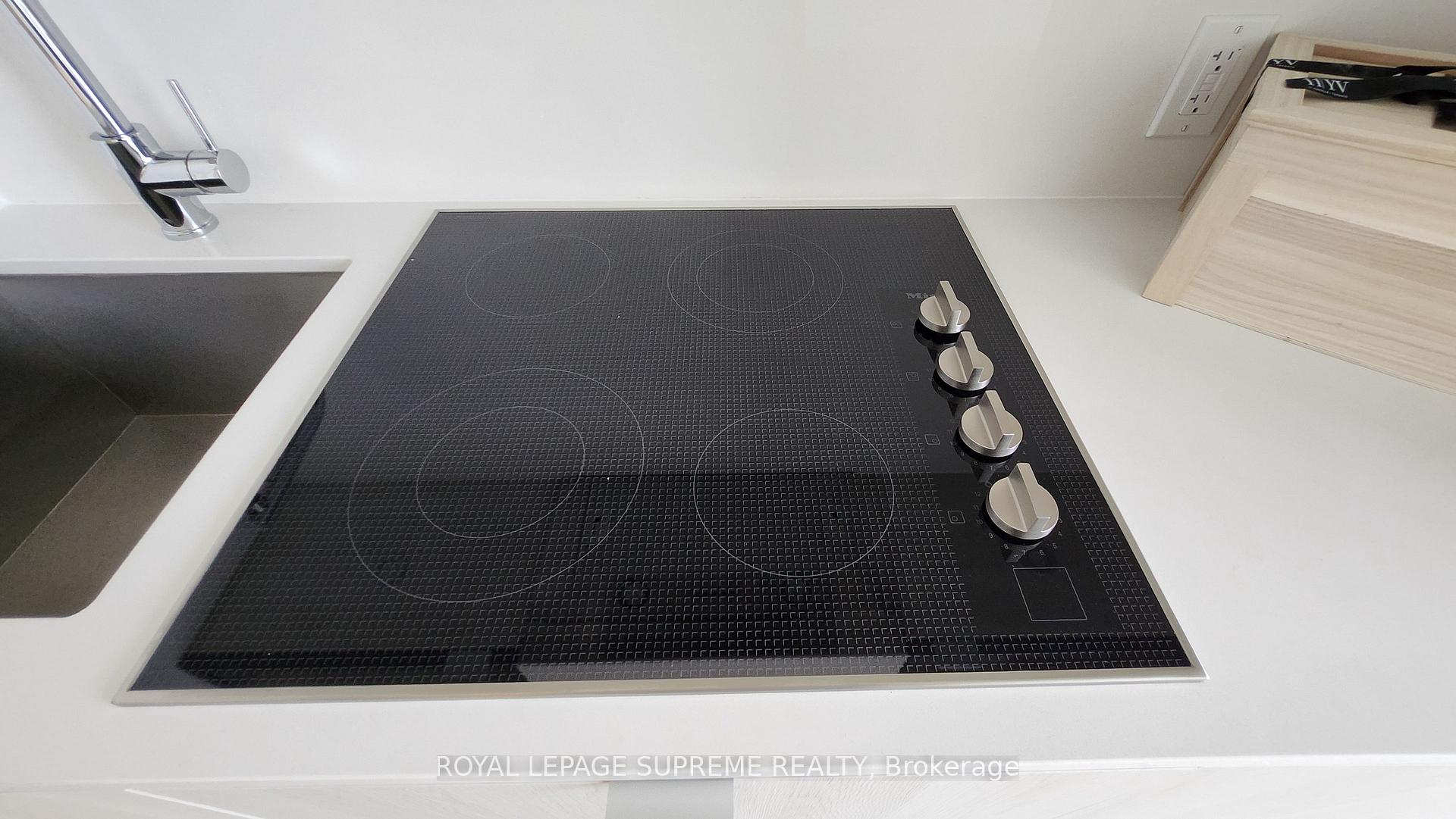 11 Yorkville Avenue 5805