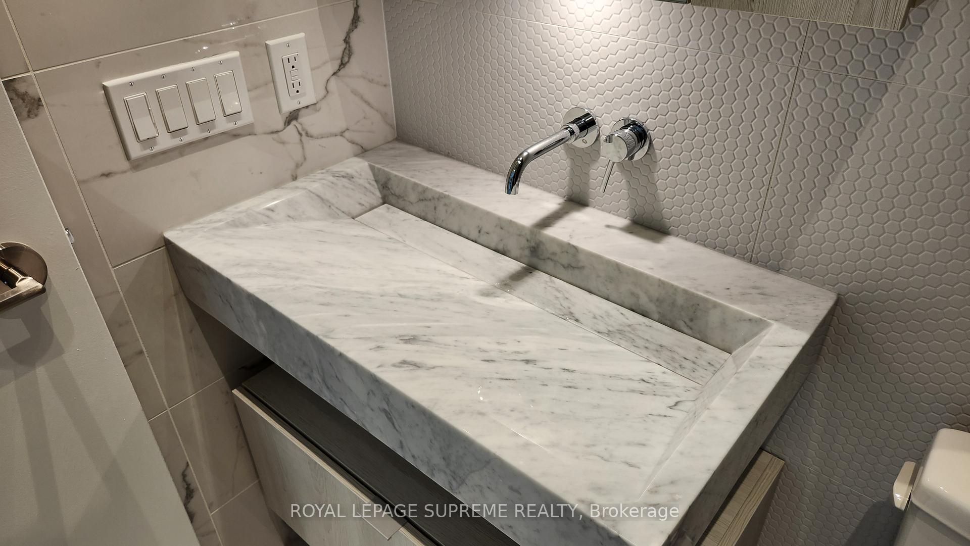 11 Yorkville Avenue 5805