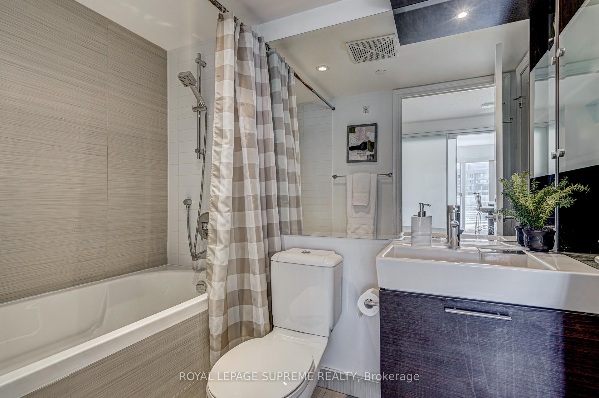 386 Yonge Street 1122