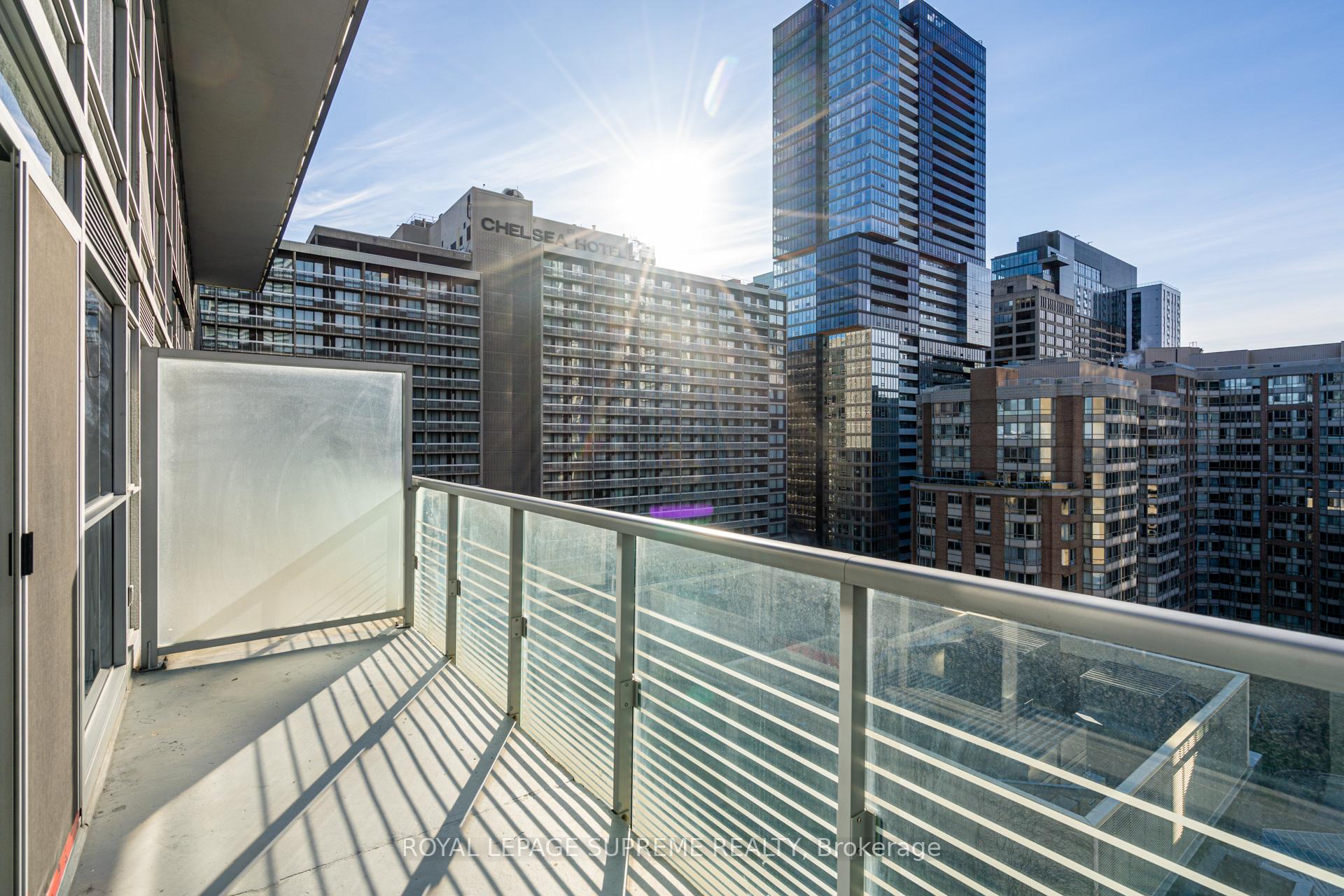 386 Yonge Street 1122