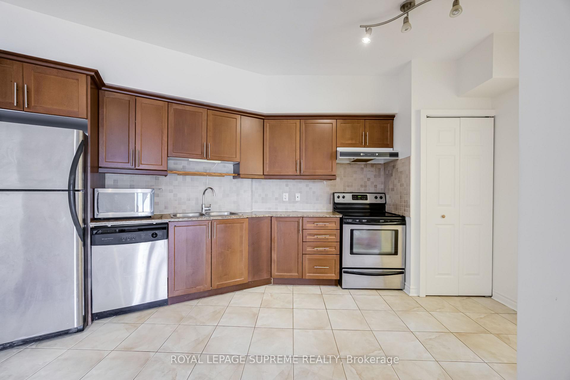 11 Christie Street 407