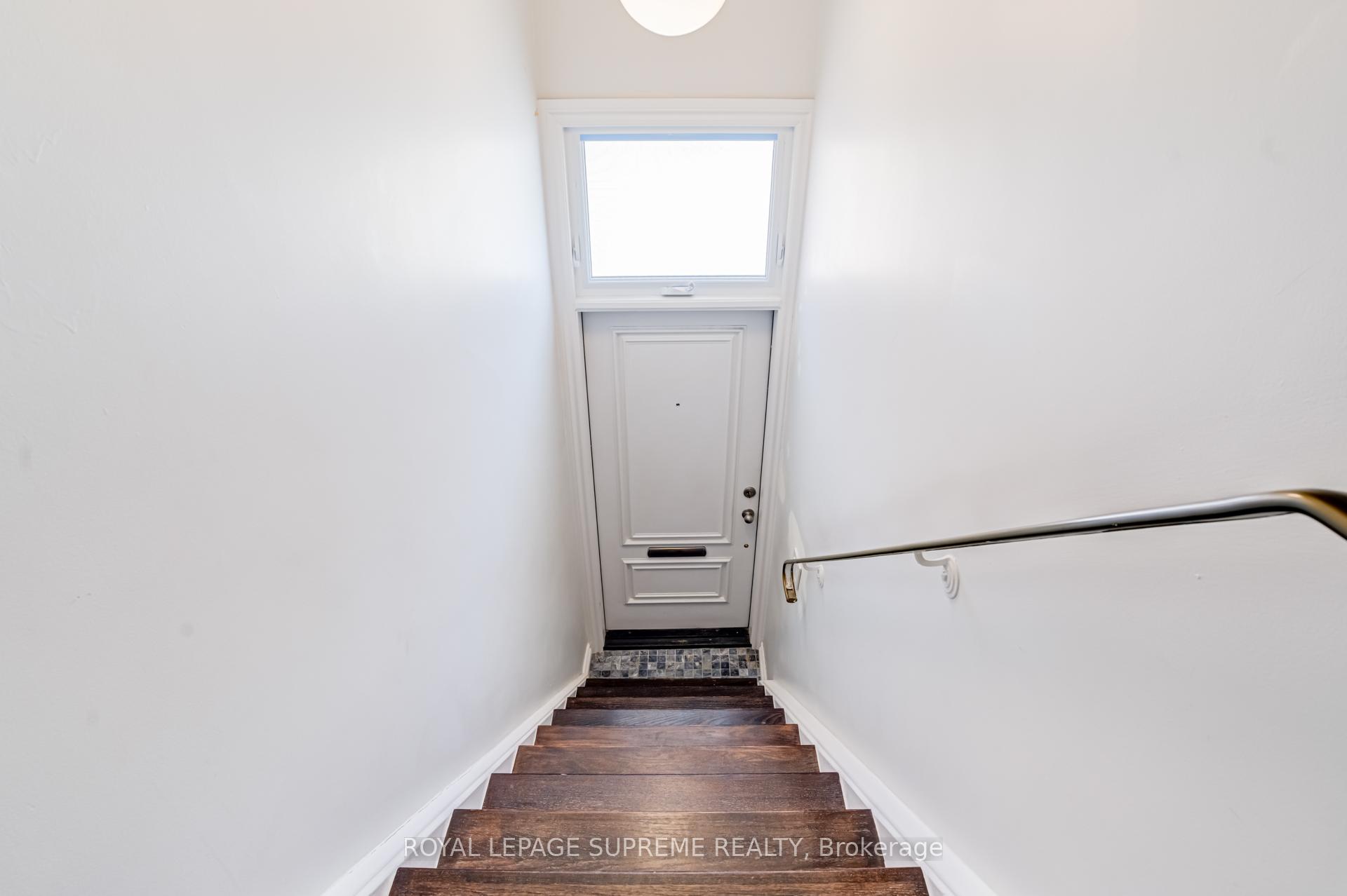 1612 Dundas Street W