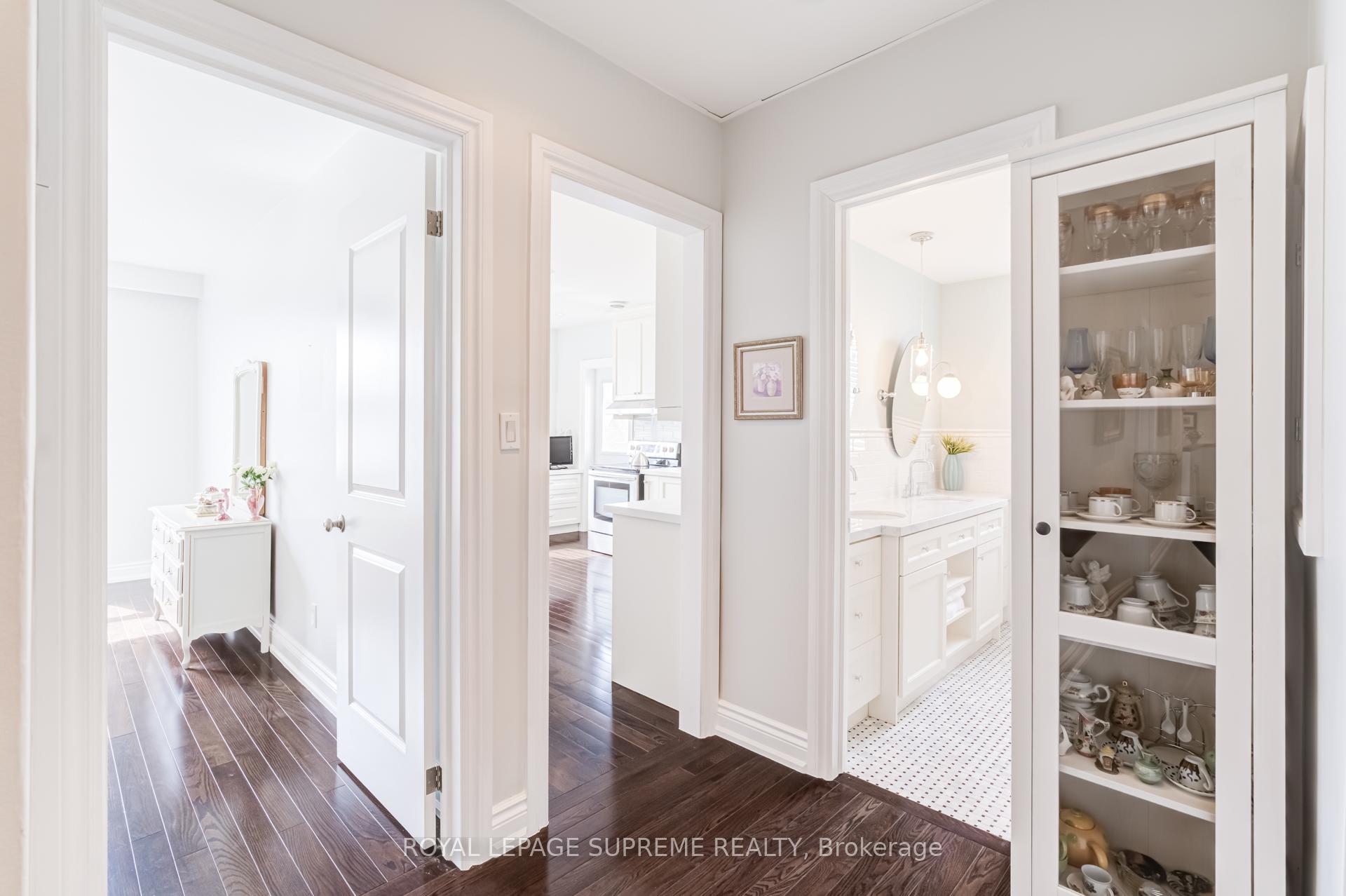 1612 Dundas Street W