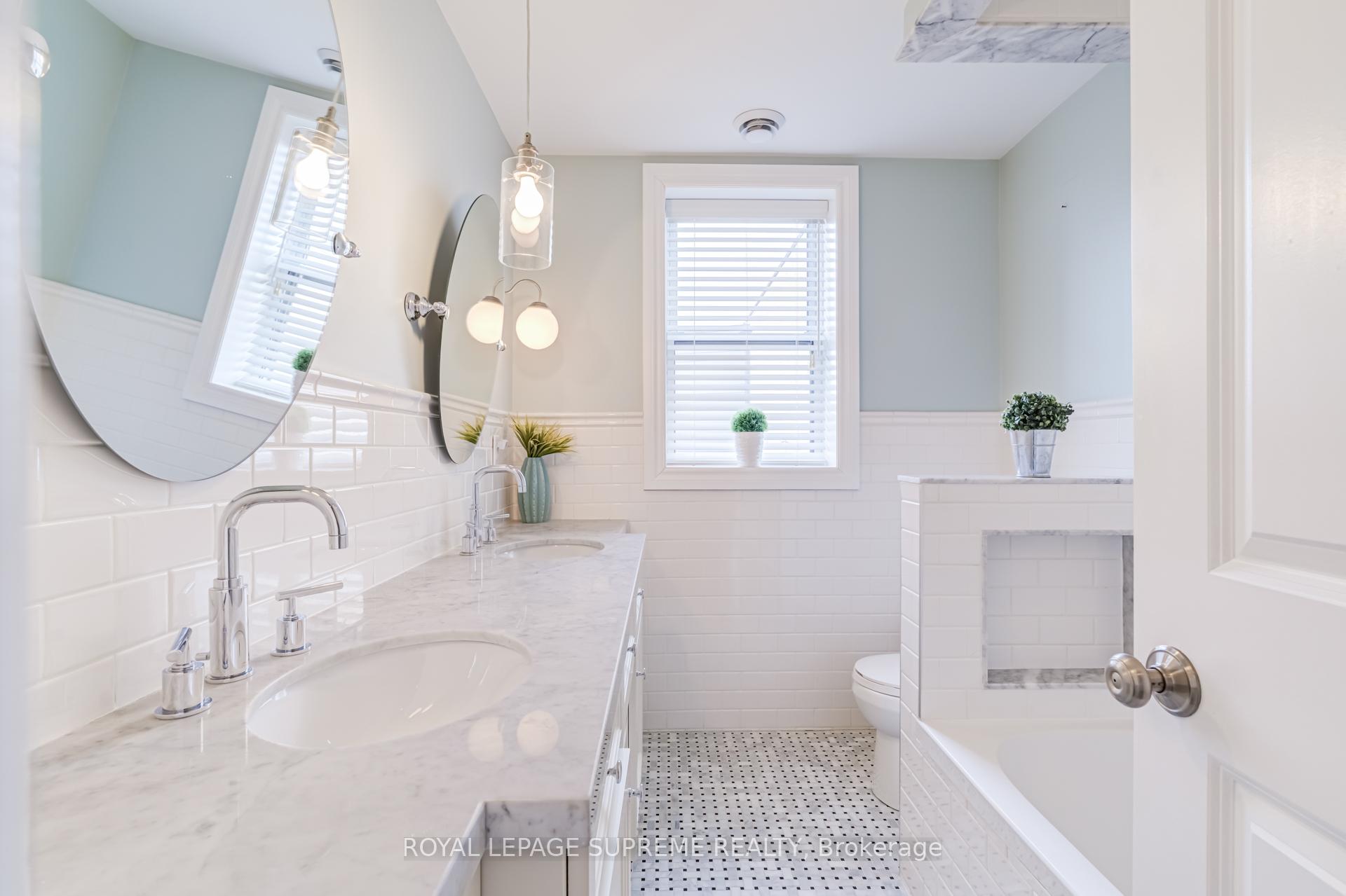 1612 Dundas Street W