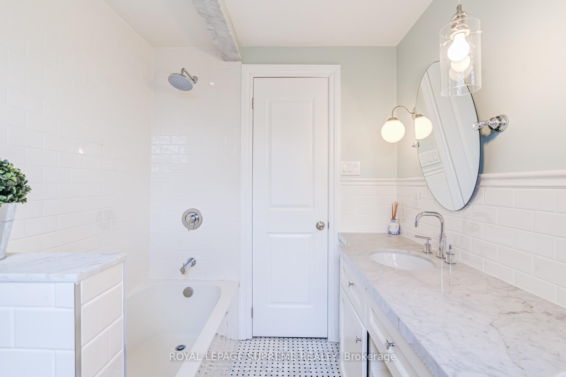 1612 Dundas Street W