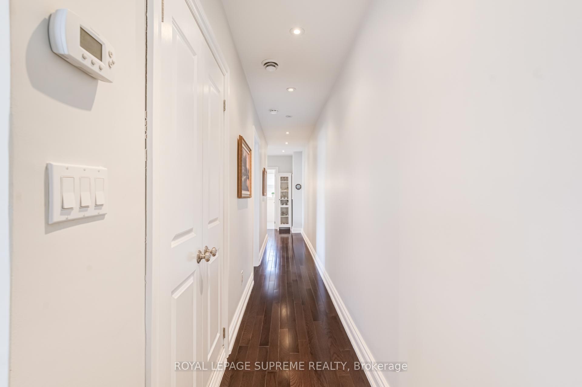 1612 Dundas Street W