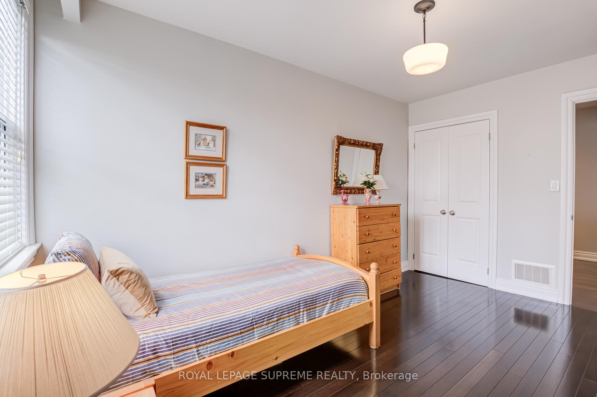 1612 Dundas Street W