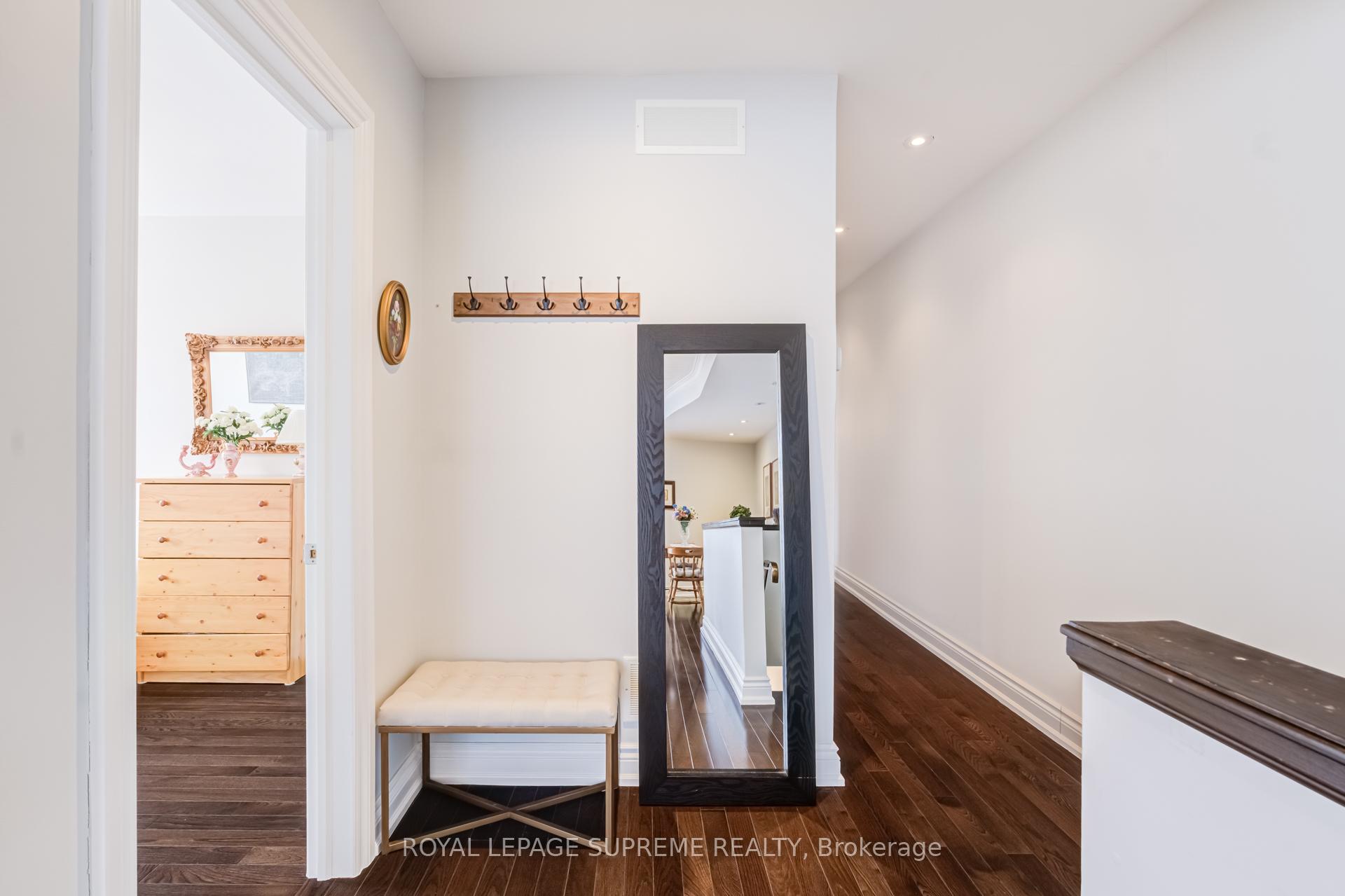 1612 Dundas Street W