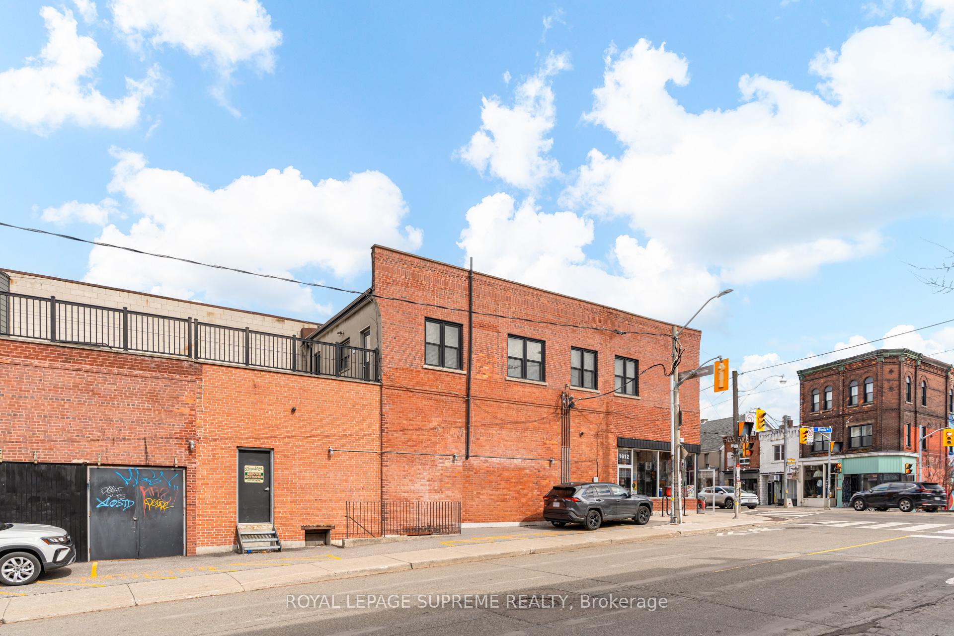1612 Dundas Street W