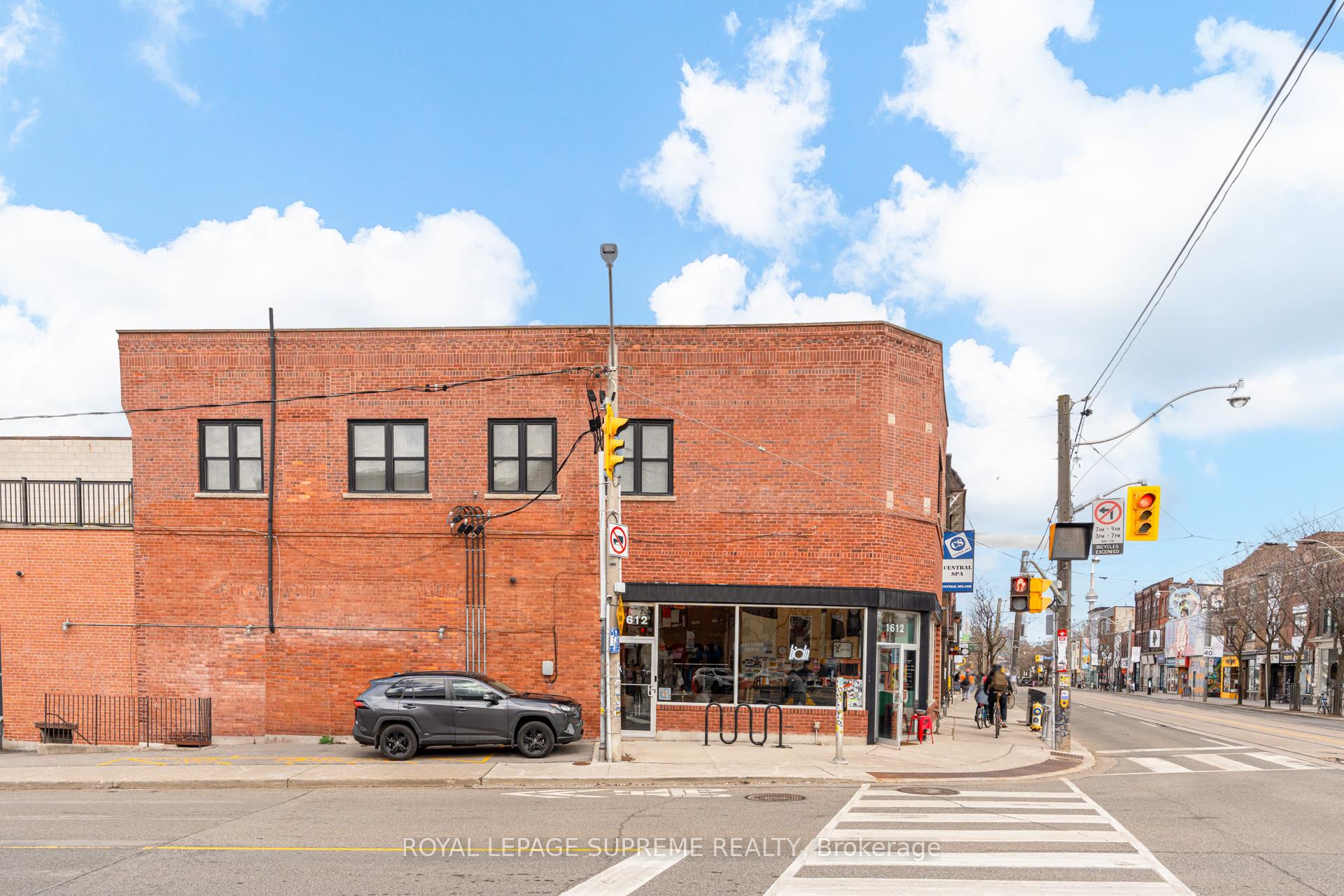 1612 Dundas Street W
