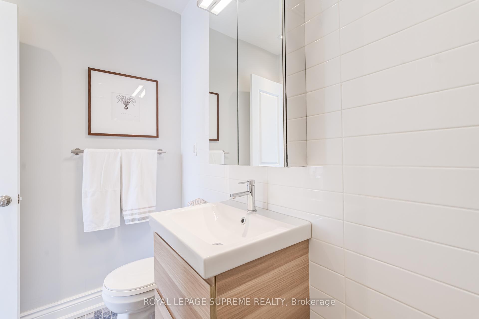 1612 Dundas Street W