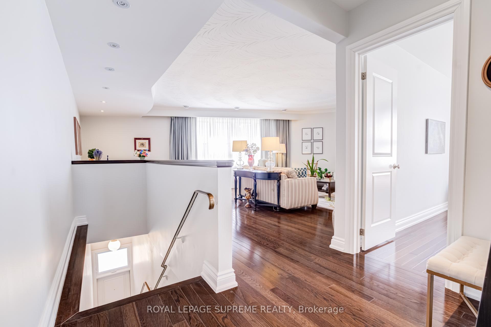 1612 Dundas Street W